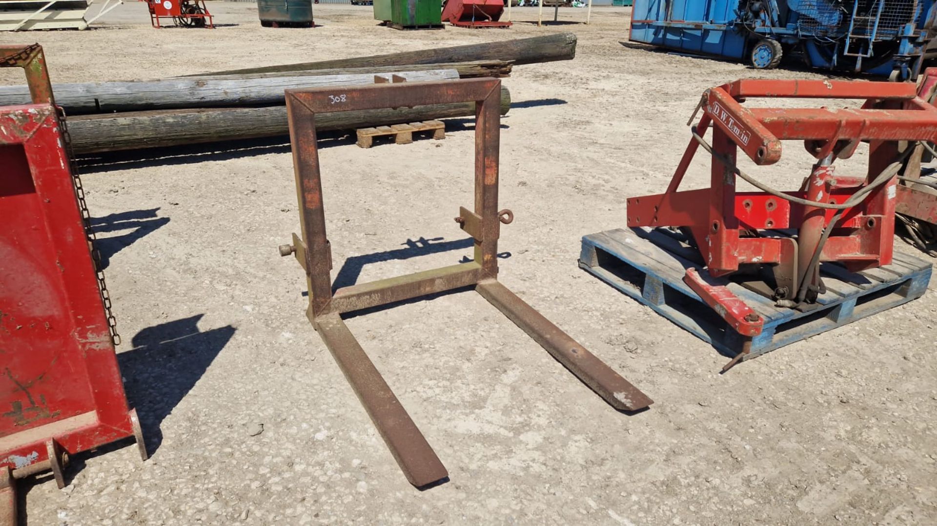 D W Tomlin pallet forks