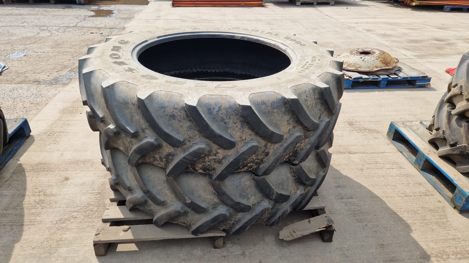 Pair of Firestone 420/85 R38 tyres