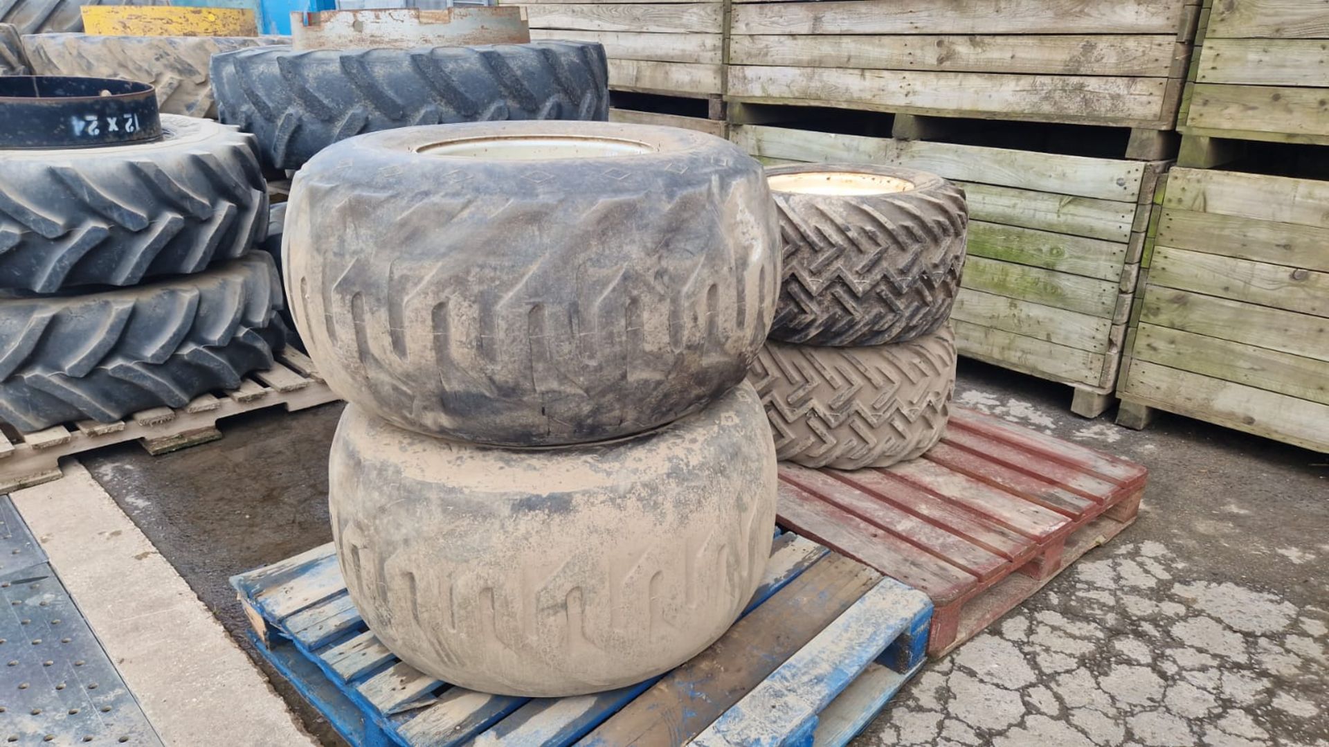 Set of 4 x flotation tyres for Wilmot sprayer