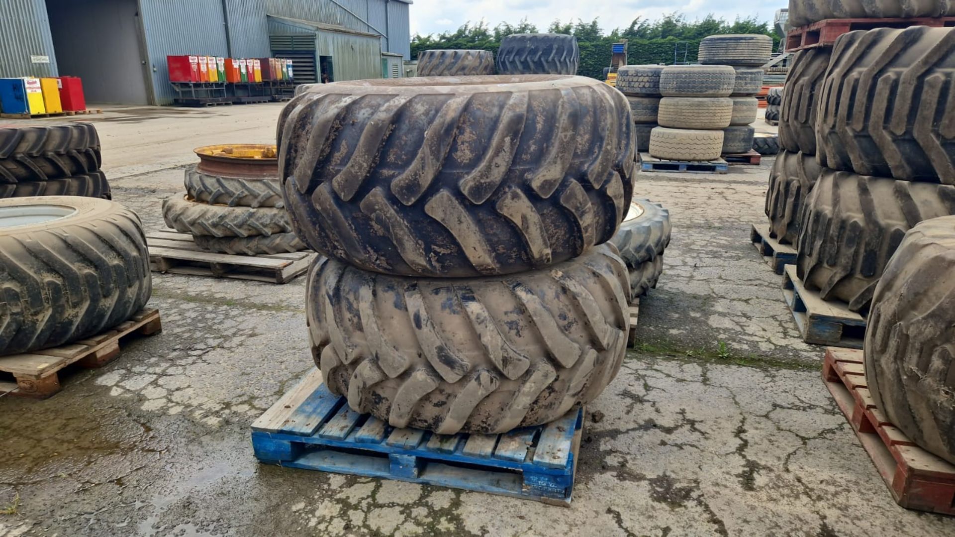 Pair of Trelleborg Twin LP600-26.5 wheels and tyres