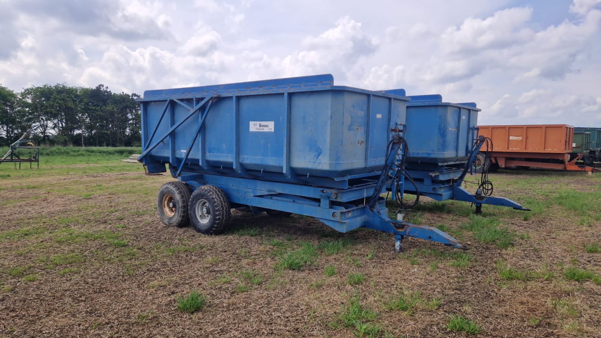 GT Bunning 11T high tip trailer, monocoque body, sprung axles, auto rear door, front ladder, - Image 3 of 3