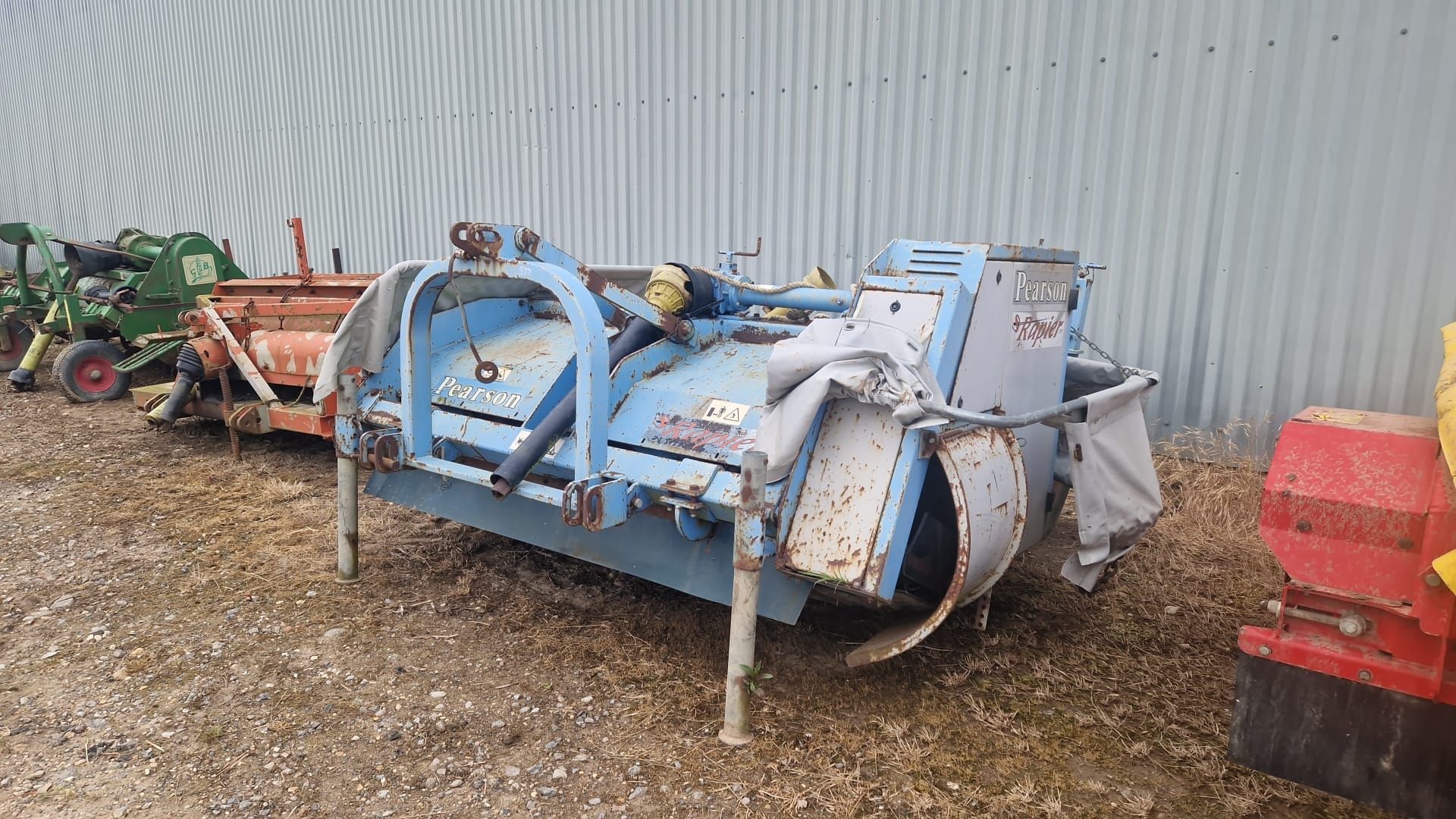 Pearson Rapier front mounted 2 row potato topper - Image 3 of 4