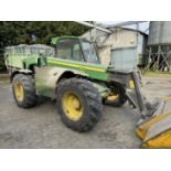 (04) John Deere 3215 telescopic handler, BXT 15.5/80-24 tyres, 8,263 hrs, Reg FX04 VFG, log book