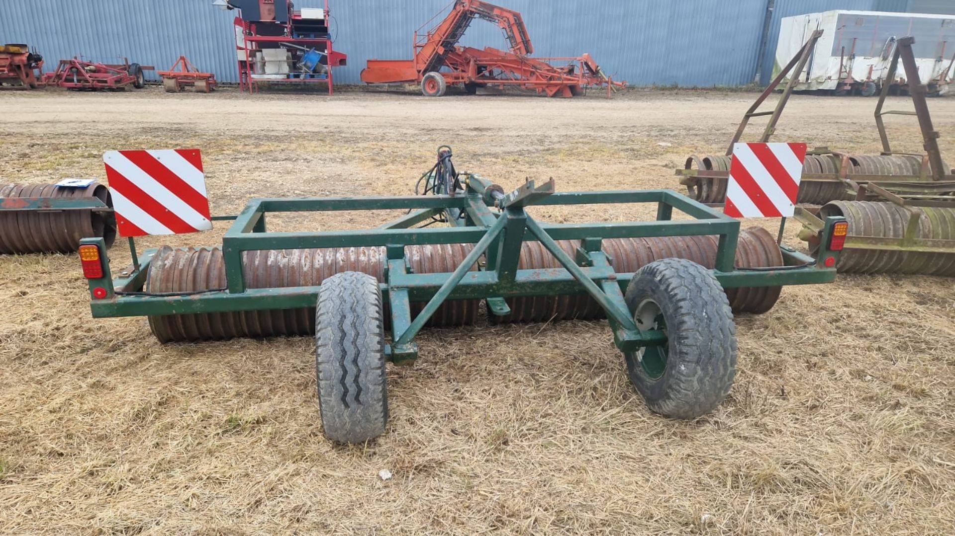 4m Cambridge roll, centre bearing, hydraulic transport wheels, 22-inch crimps - Image 2 of 2