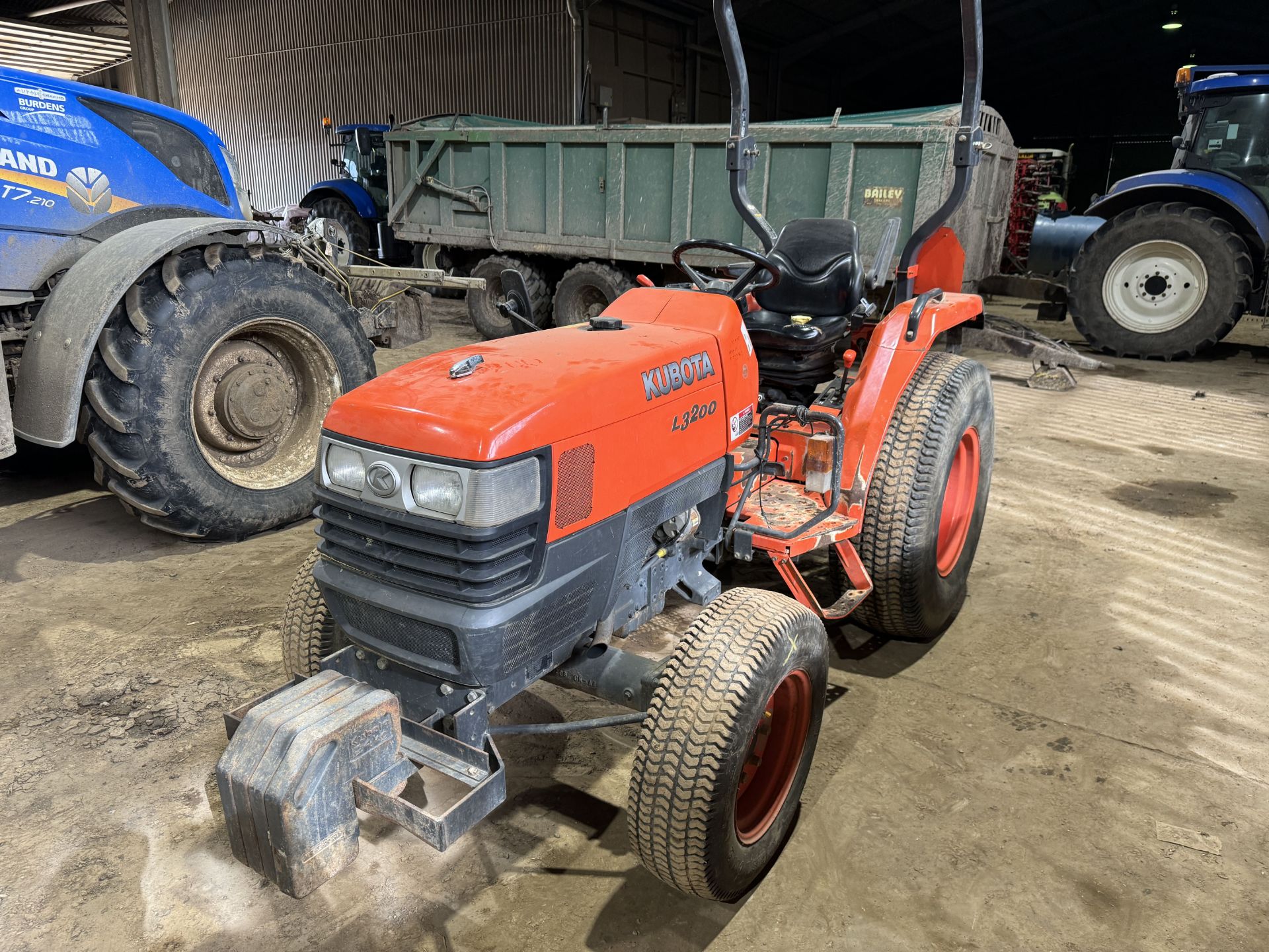 (07) Kubota L3200 4WD compact tractor 4 front weights, grass tyres, ROPS bar, Front tyres: 212/80D15 - Image 3 of 4