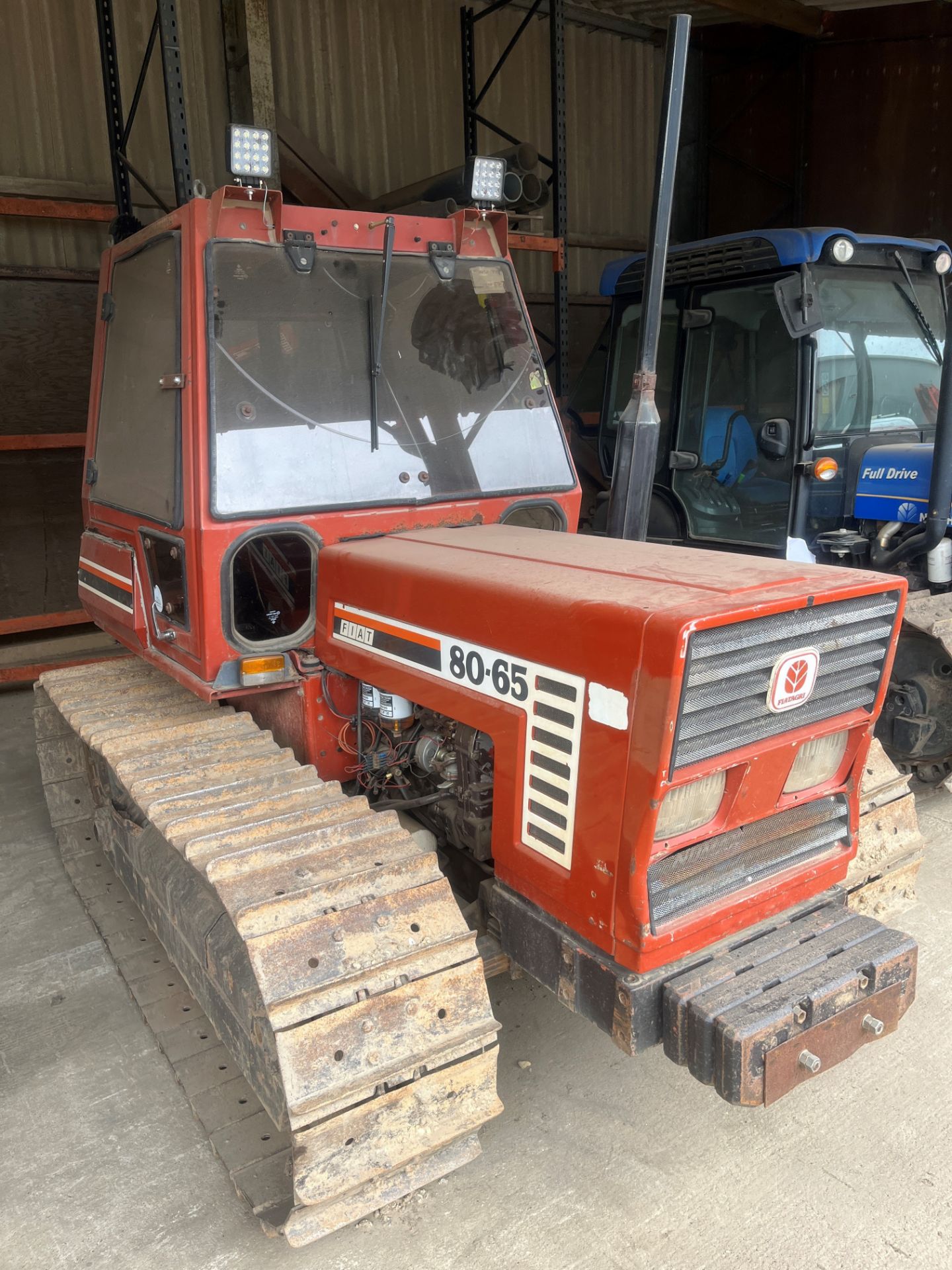 Fiat 80-65 steel tracked crawler, 350mm wide tracks, no linkage arms, swinging drawbar, front weight - Image 2 of 7