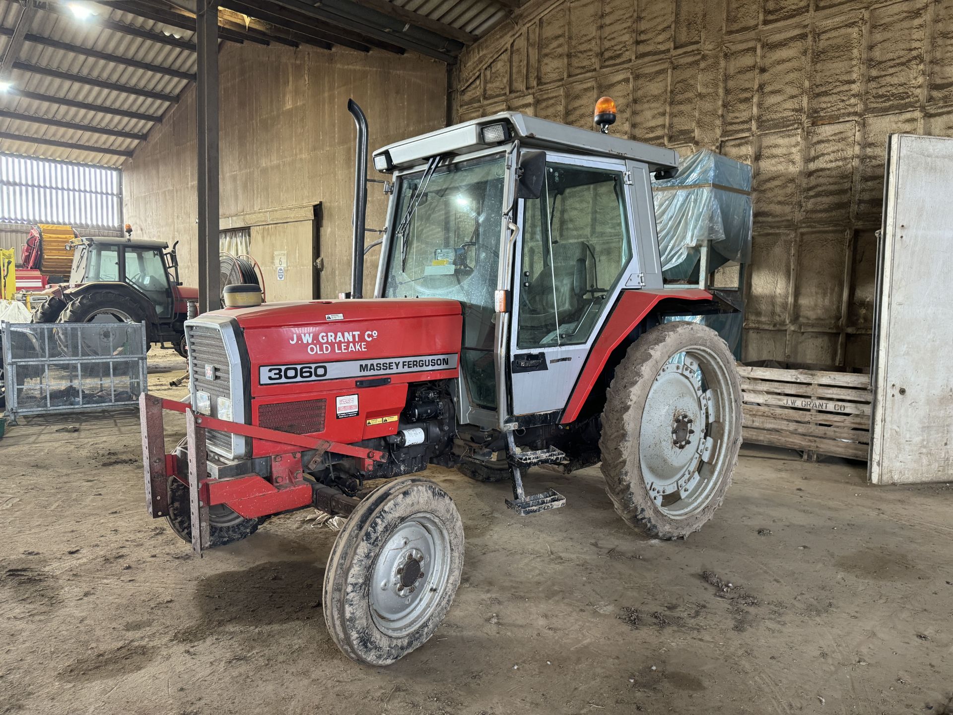 (93) Massey Ferguson 3060 autotronic 2WD tractor Goodyear 13.6 R38, 11,400 hrs, Reg L741 RCT