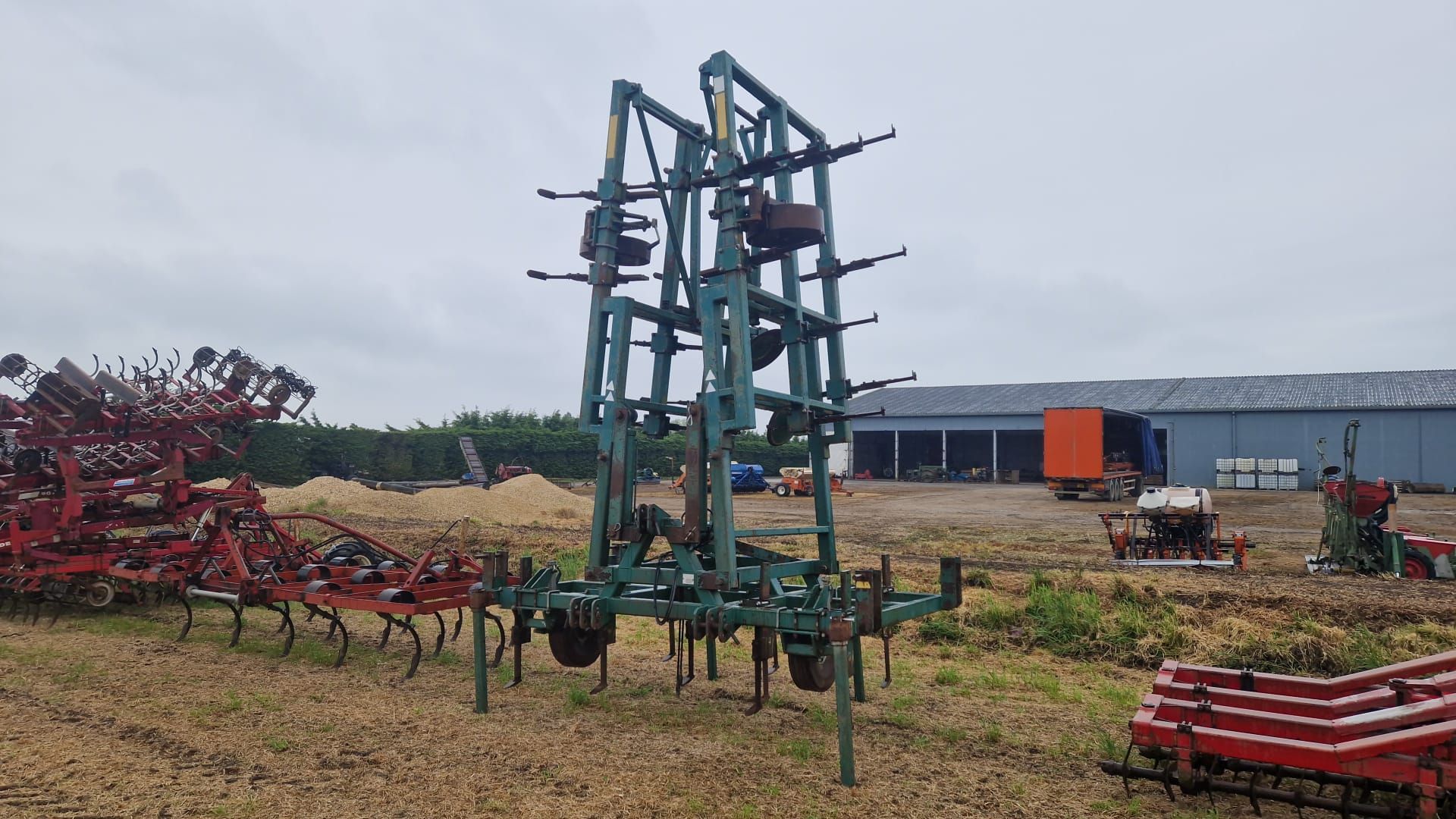 (09) Cousins 8m surface cultivator, hydraulic folding, metal depth wheels