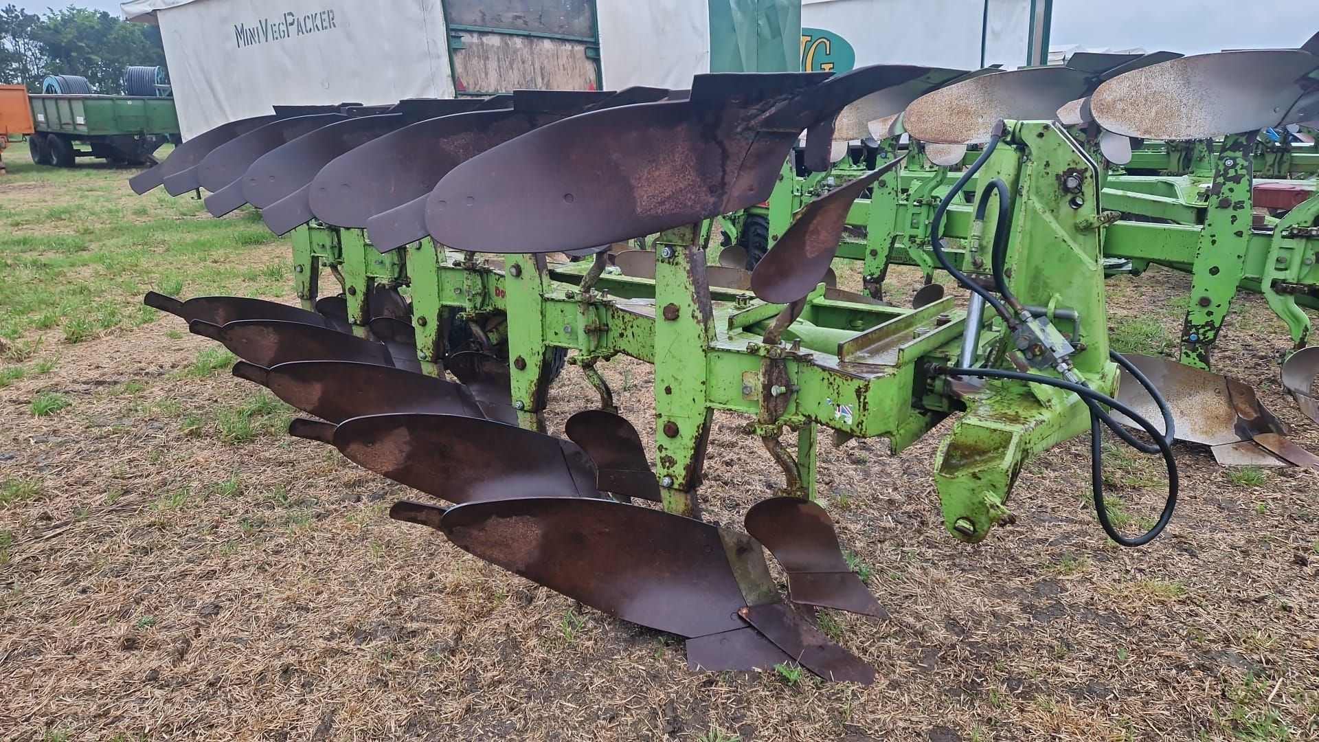 Dowdeswell DP7D2 5f (4+1) plough, rubber land wheel, disc skeiths serial No 51234930 - Image 2 of 2