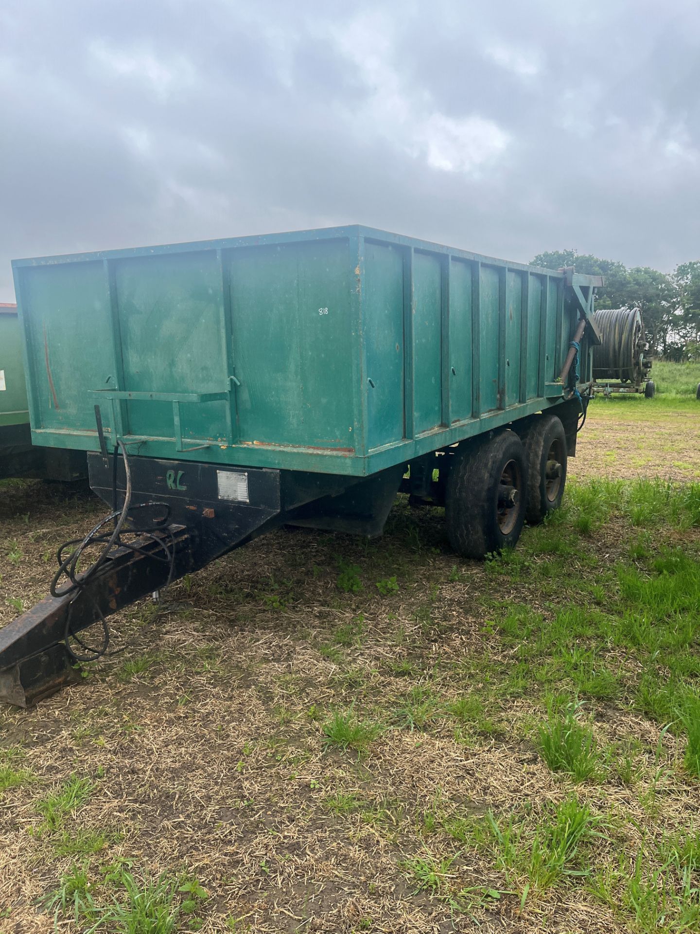 (80) Larrington 12T Monocoque tipping trailer, hydraulic rear door, grain chute, sprung axles with - Image 2 of 10