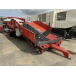 Tong caretaker grader with 3 screens, picking off table, canopy, serial No 934196