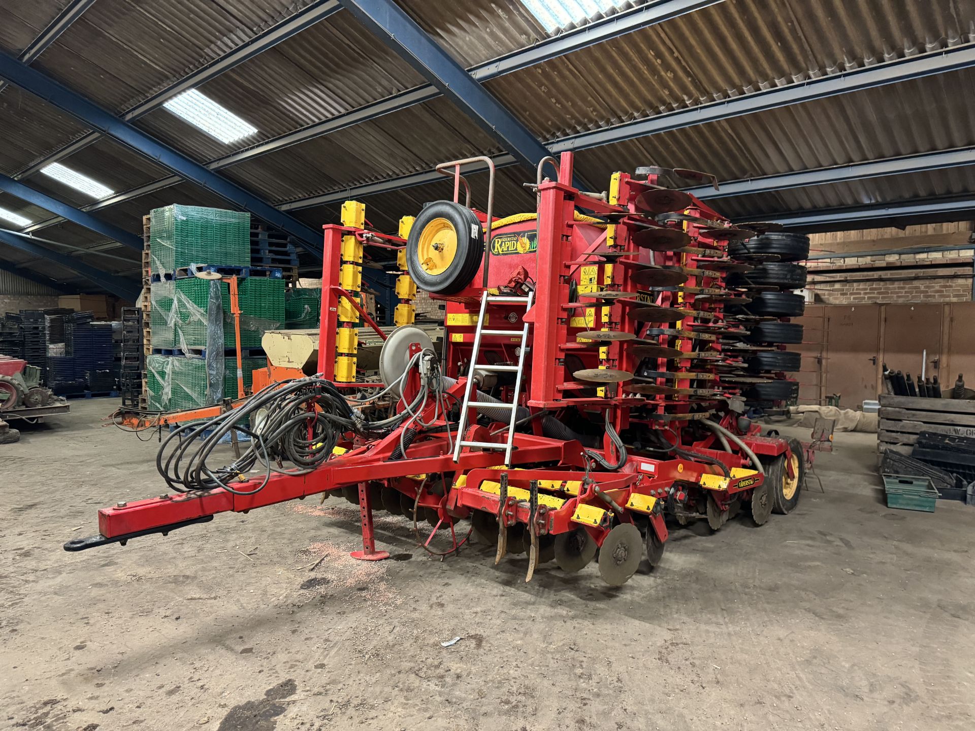 (98) Vaderstad Rapid 600 F system disc 6m folding drill serial No 9188, control box & scales in - Image 3 of 8