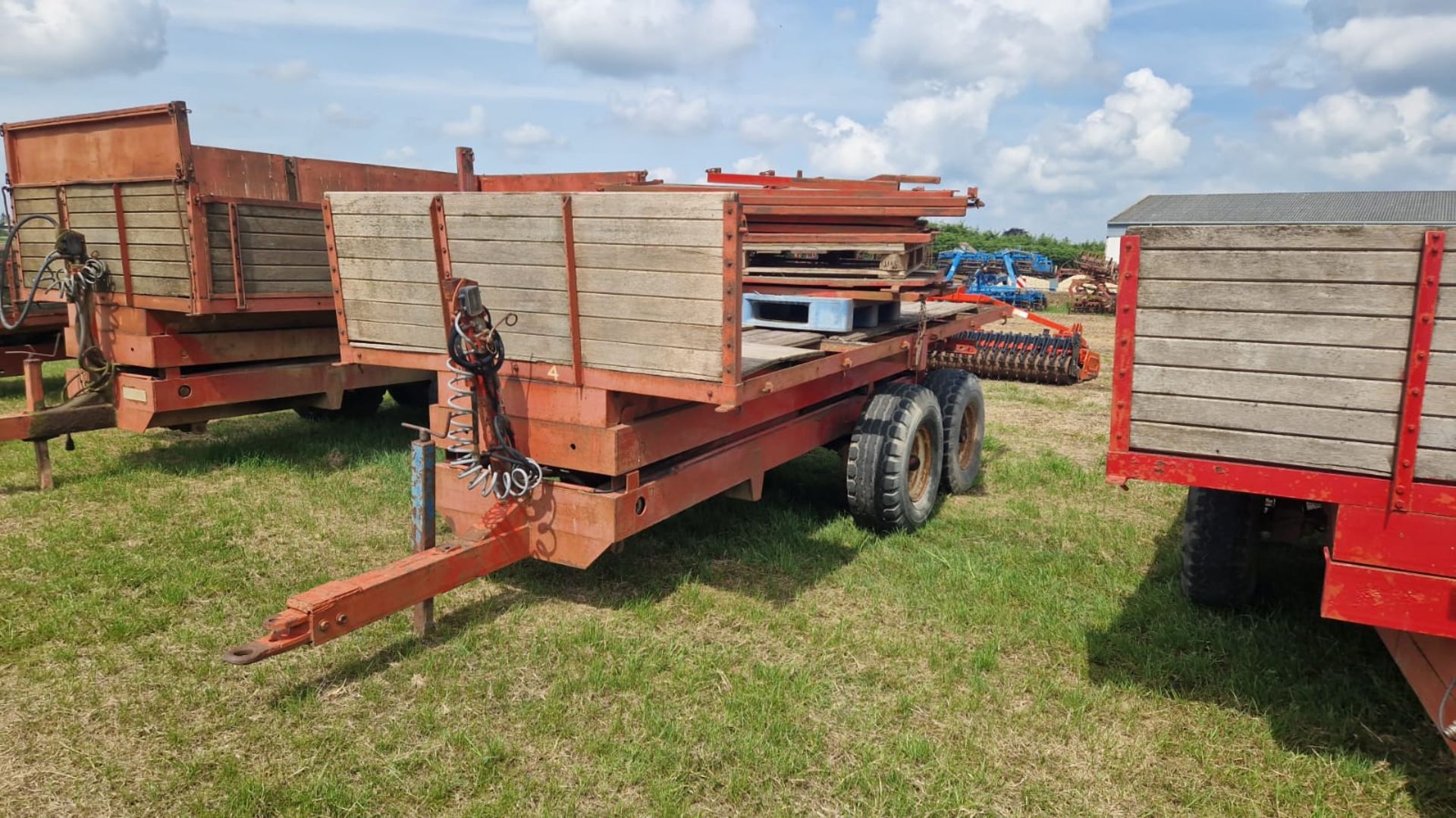 Pettit 6T high lift trailer, hydraulic brakes, drop down sides, screw jack