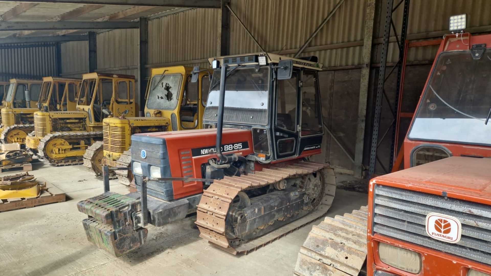 New Holland 88-85 FiatAgri steel tracked crawler, 390mm wide tracks, linkage arms, swinging drawbar, - Image 6 of 10