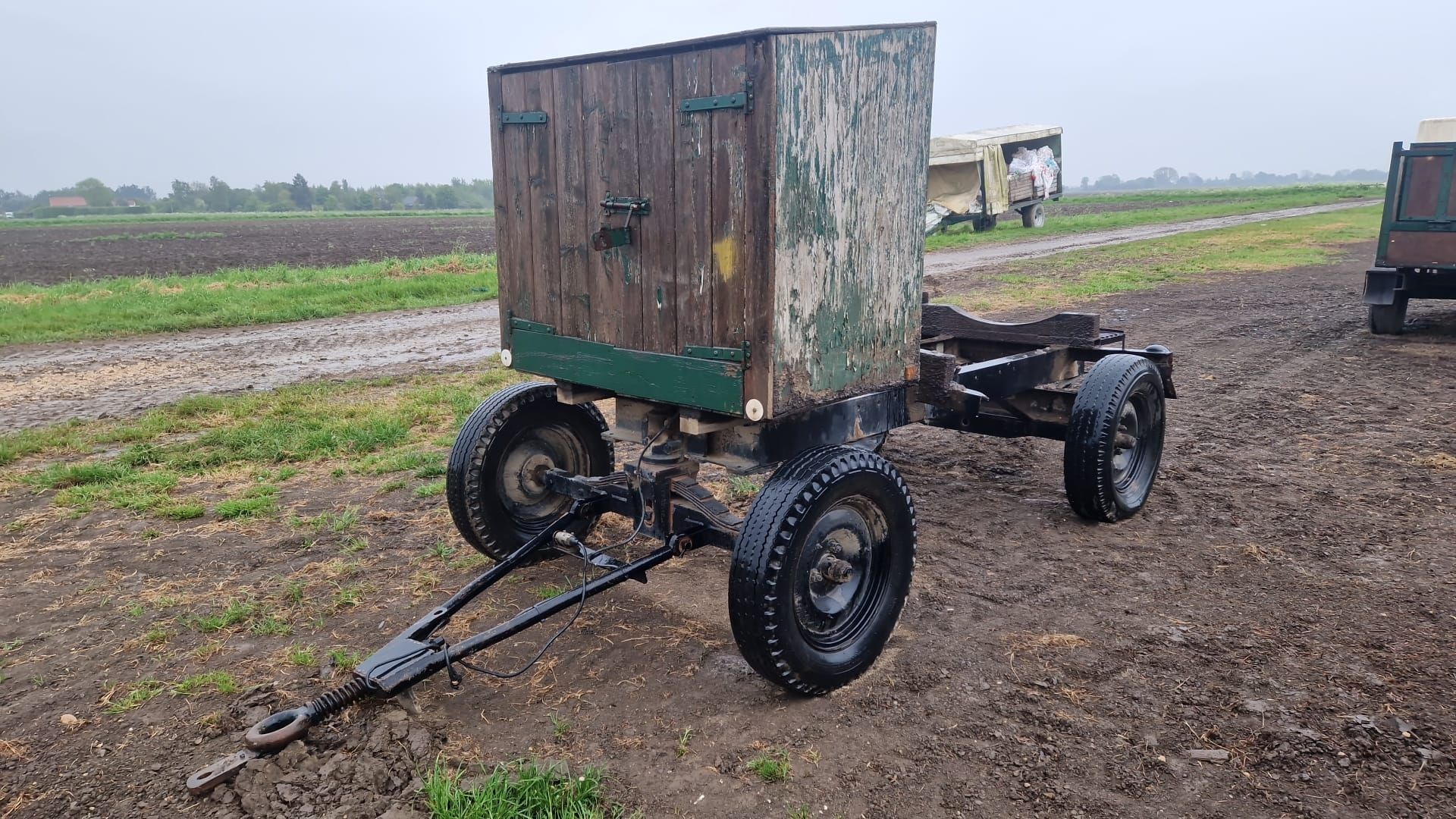 Towable 4 wheel bowser trailer