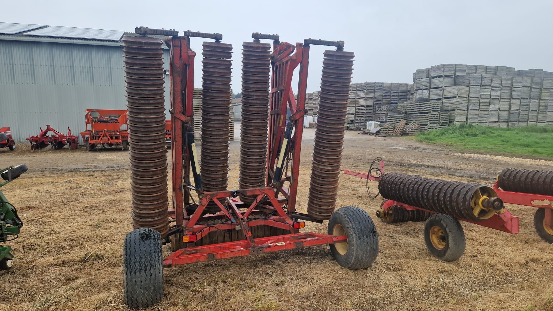 Vaderstad vertical hydraulic folding rolls, 12m sweep roller, 5 sections, serial No 4372