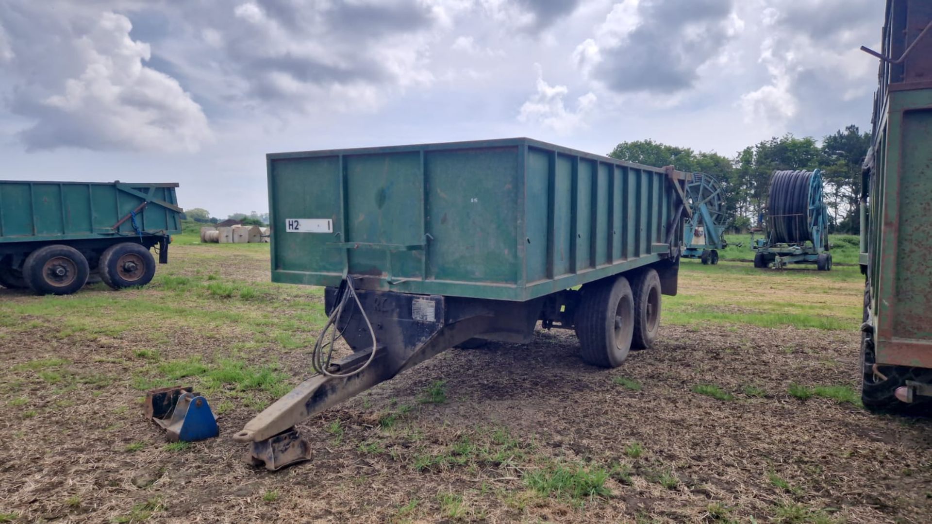 (80) Larrington 14T (H2 1) Monocoque tipping trailer dual axle trailer, super singles, hydraulic - Image 4 of 5