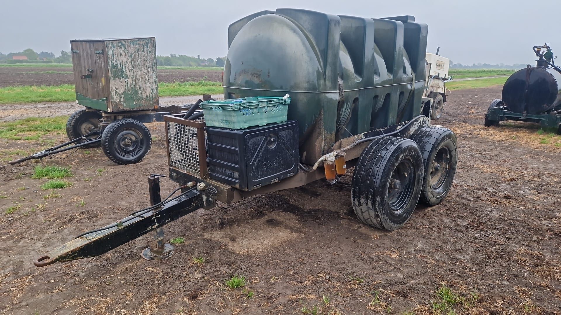 Diesel bowser on dual axle Pettit tip cart, screw jack