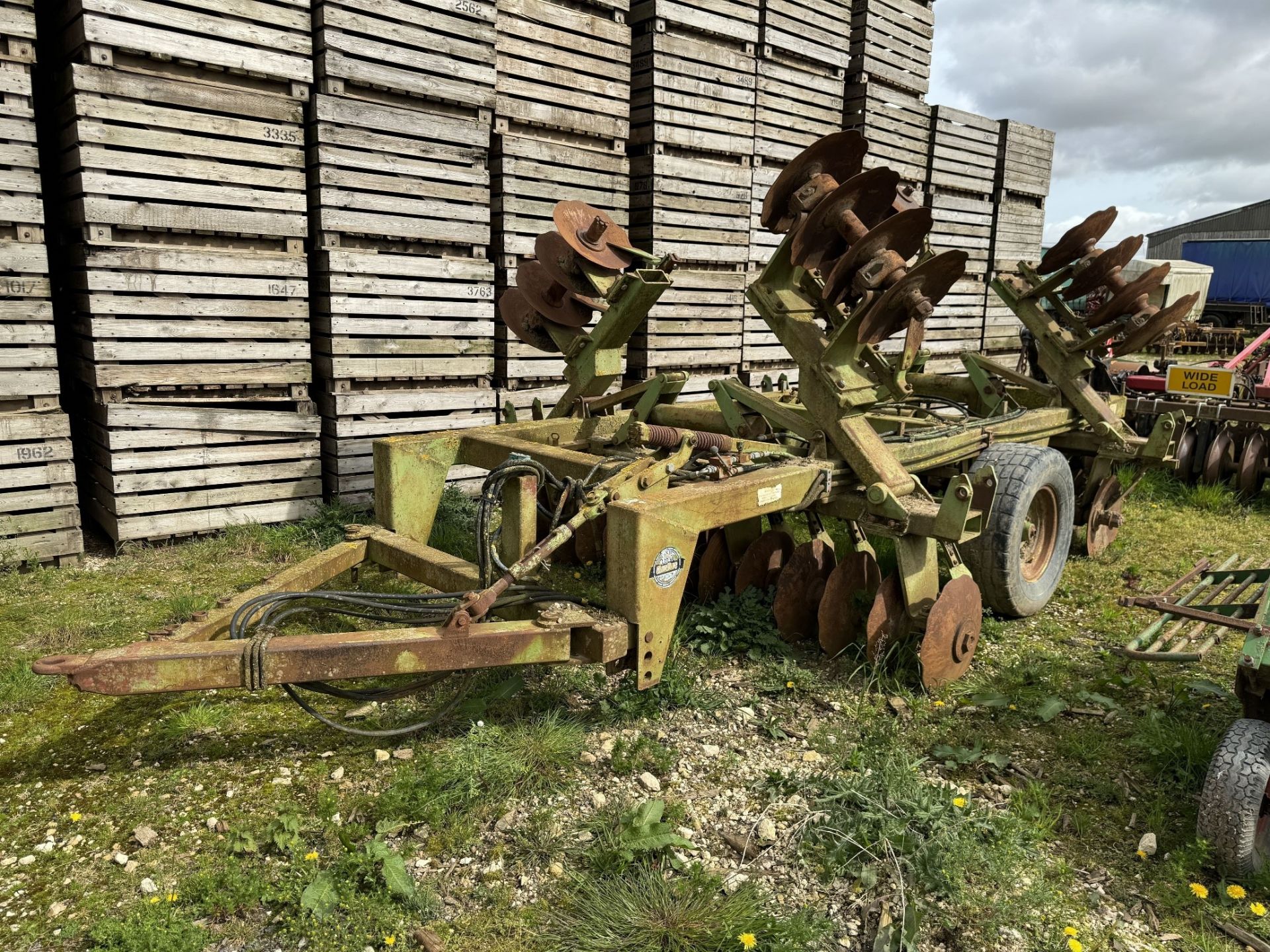 Dowdeswell 4.5m disc harrows, scalloped front and rear discs, hydraulic folding - Image 2 of 3