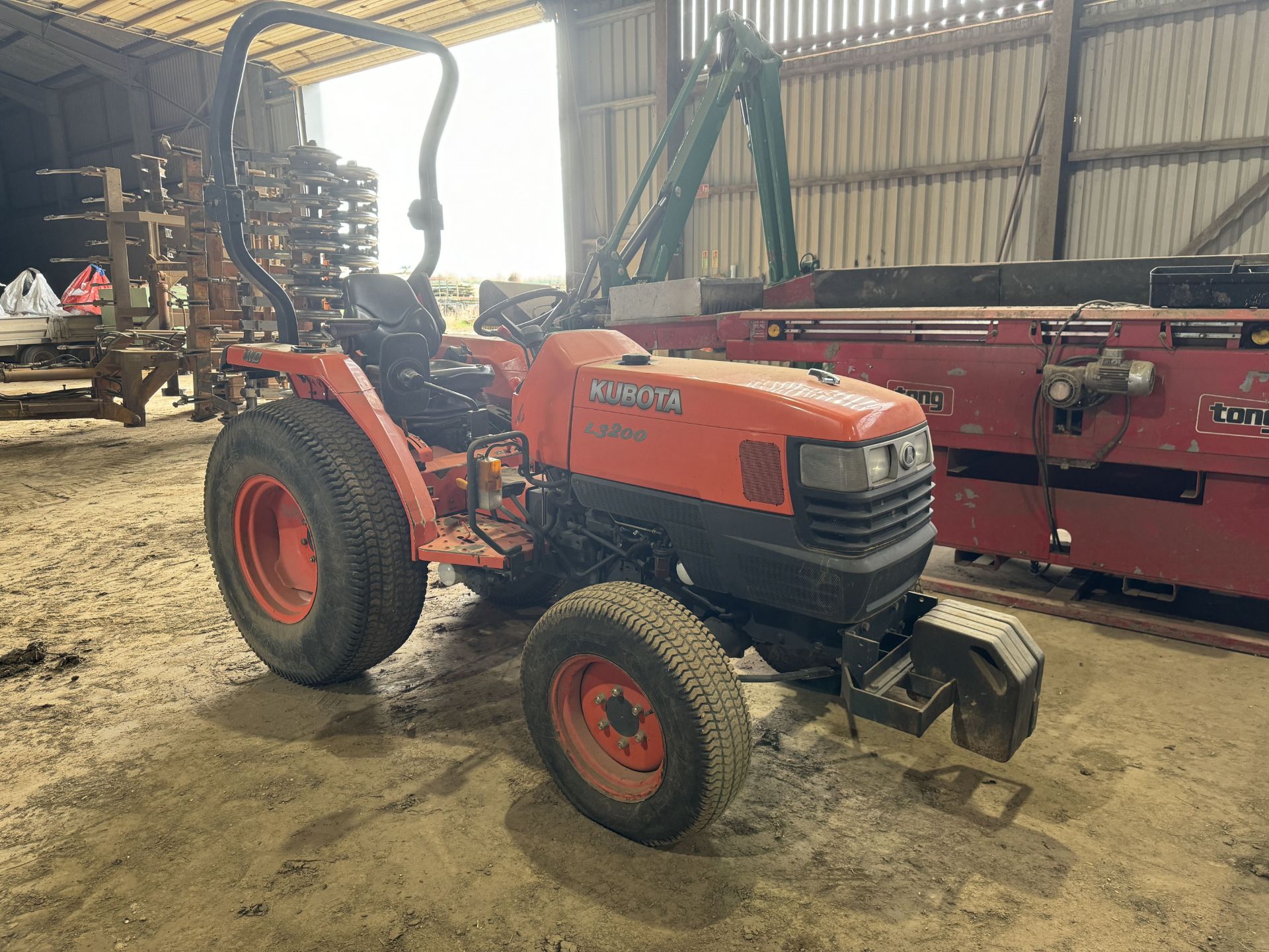 (07) Kubota L3200 4WD compact tractor 4 front weights, grass tyres, ROPS bar, Front tyres: 212/80D15 - Image 4 of 4