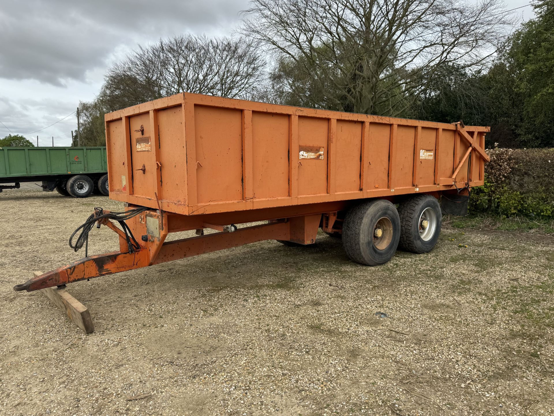 (84) Larrington 11T Rootcrop trailer, sprung drawbar, sprung axles with leaf suspension, hydraulic - Image 3 of 7