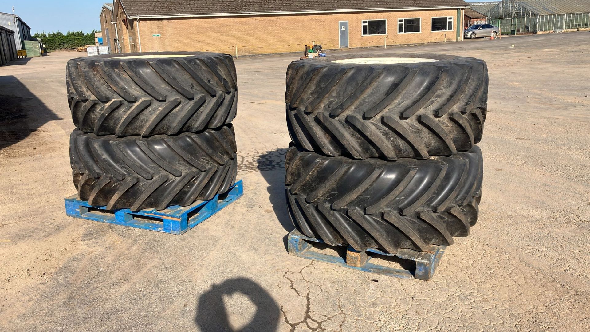 Set of 4 x Michelin VF 600/60 R28 floatation wheels to fit above sprayer.