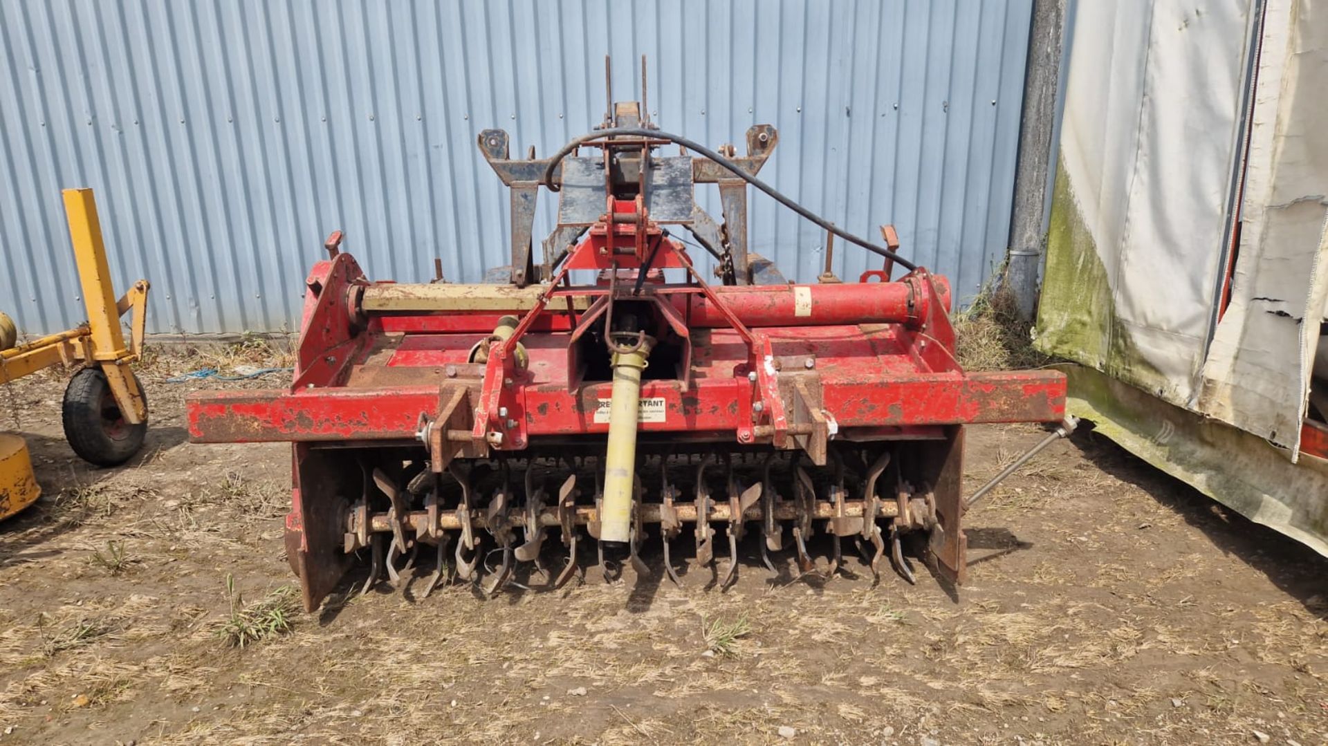 (94) Cultivateau fine tilth bed maker for onions with piggy back linkage Type GPC185 serial No