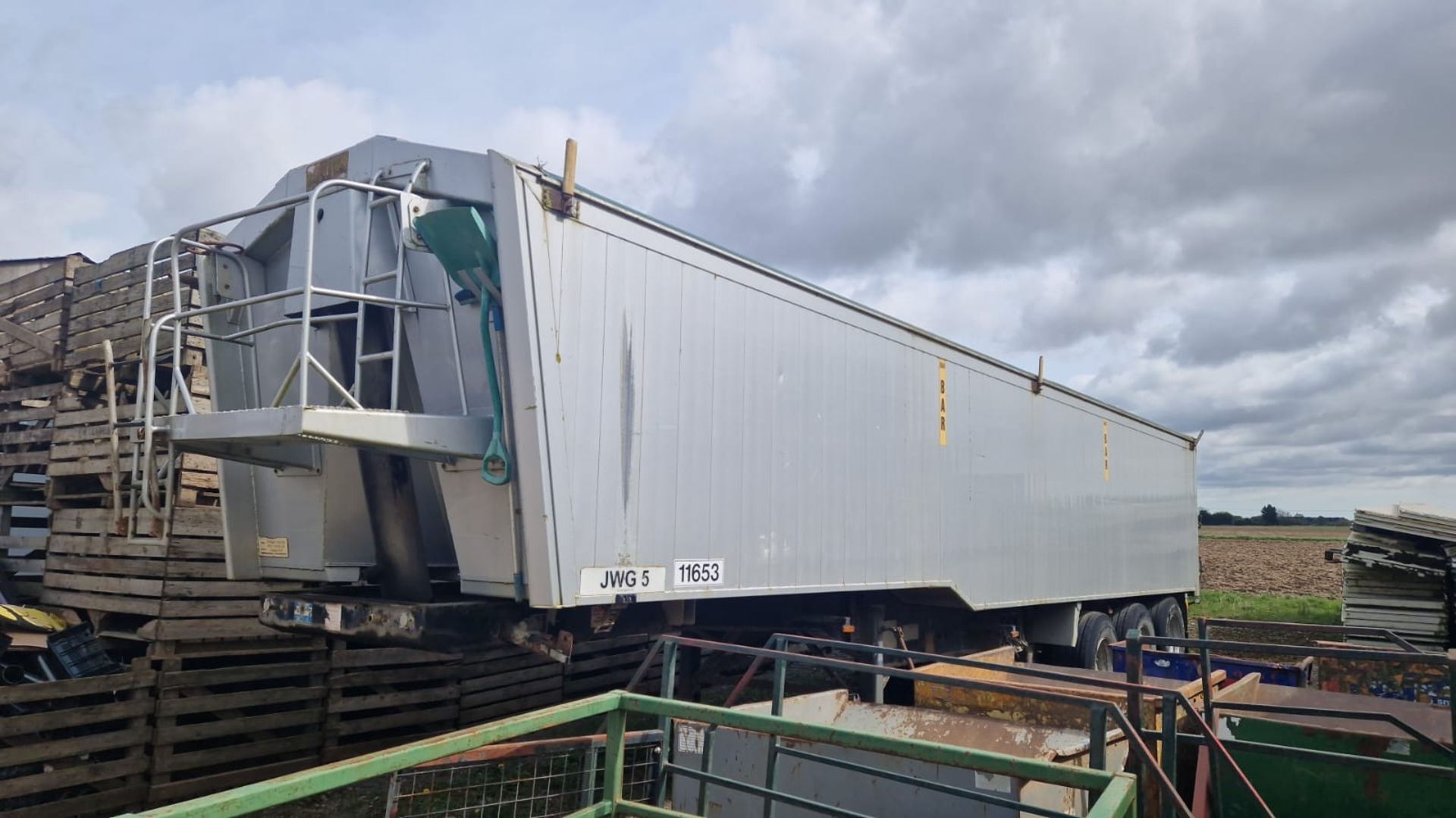(09) SDC tri axle bulk tipper (JWG 5) aluminium body with roll over sheet serial SDCTP35R300105351 - Image 2 of 4