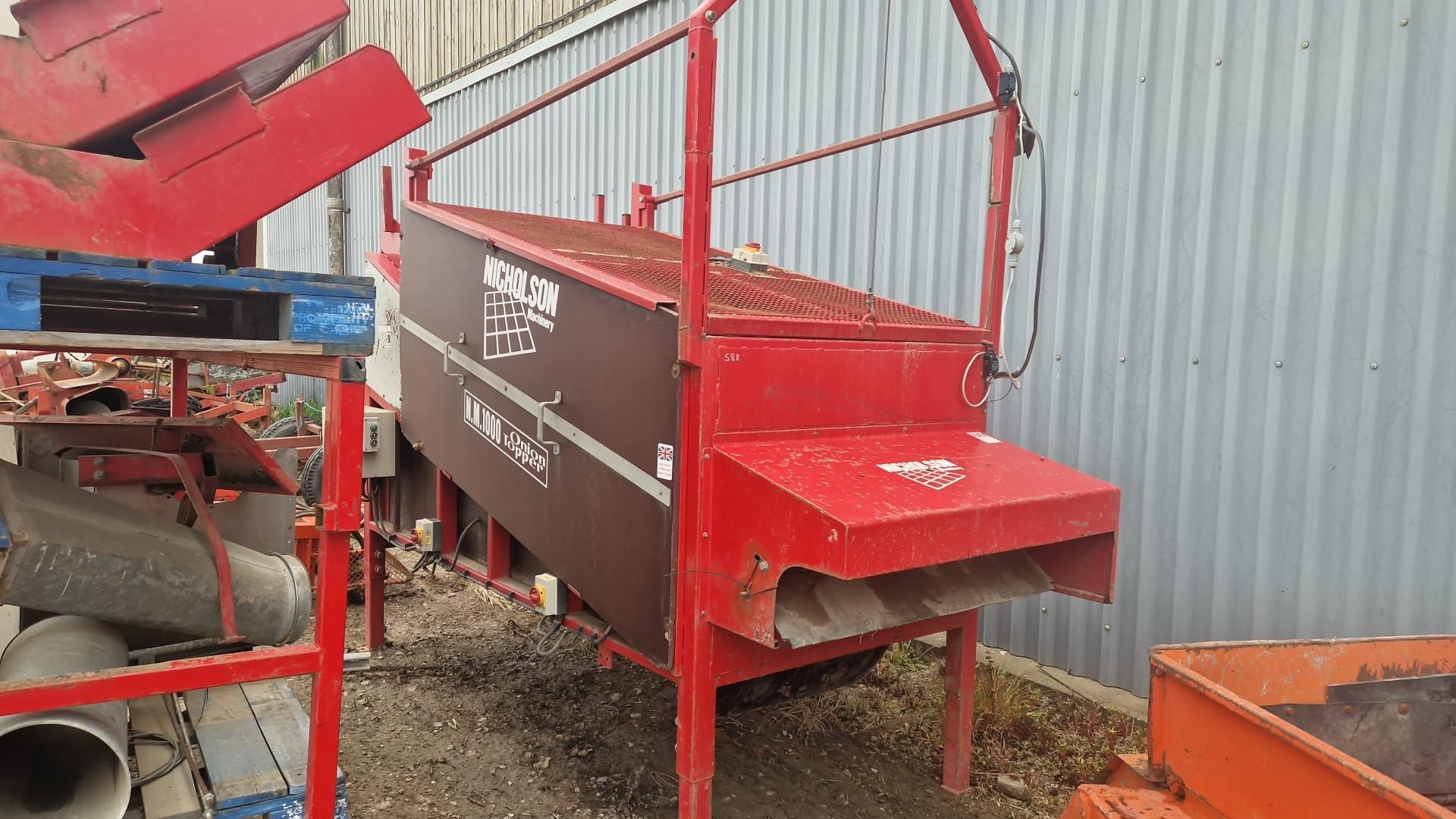 Nicholson Machinery onion grading line, including High Frequency hopper, NM 1000 onion topper, - Image 3 of 3