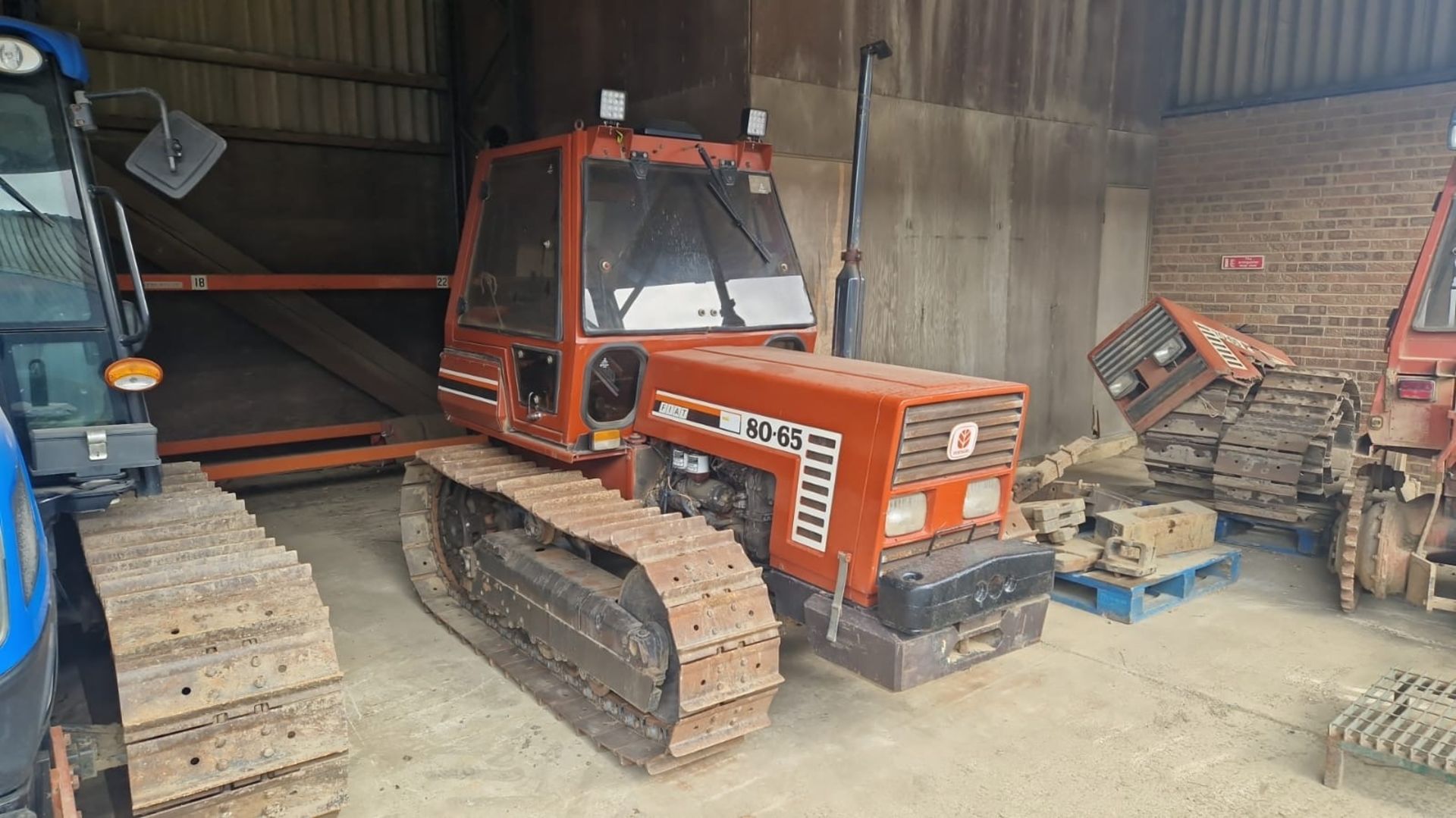 Fiat 80-65 steel tracked crawler, 390mm wide tracks, no linkage arms, swinging drawbar, front - Image 4 of 6