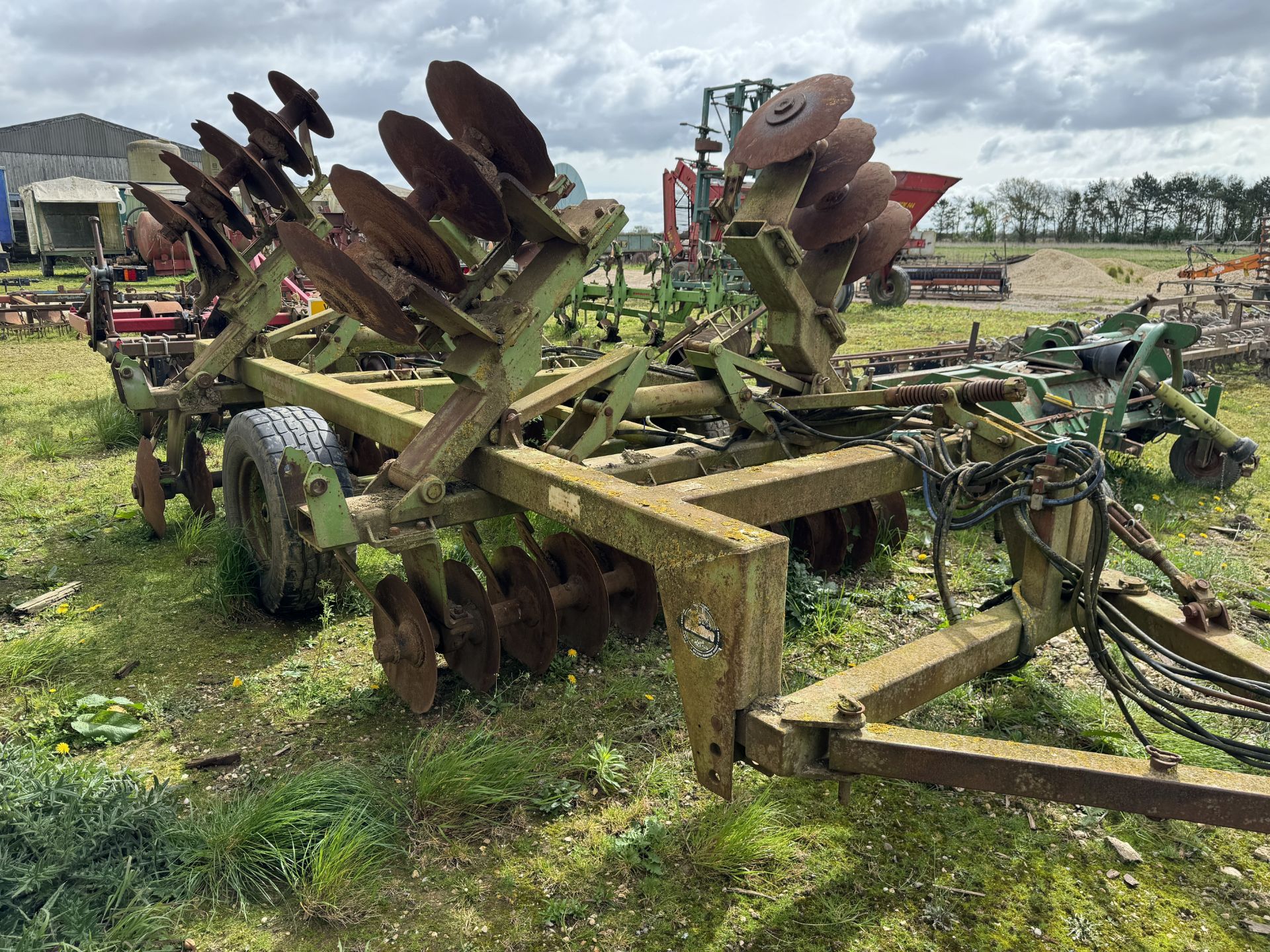 Dowdeswell 4.5m disc harrows, scalloped front and rear discs, hydraulic folding