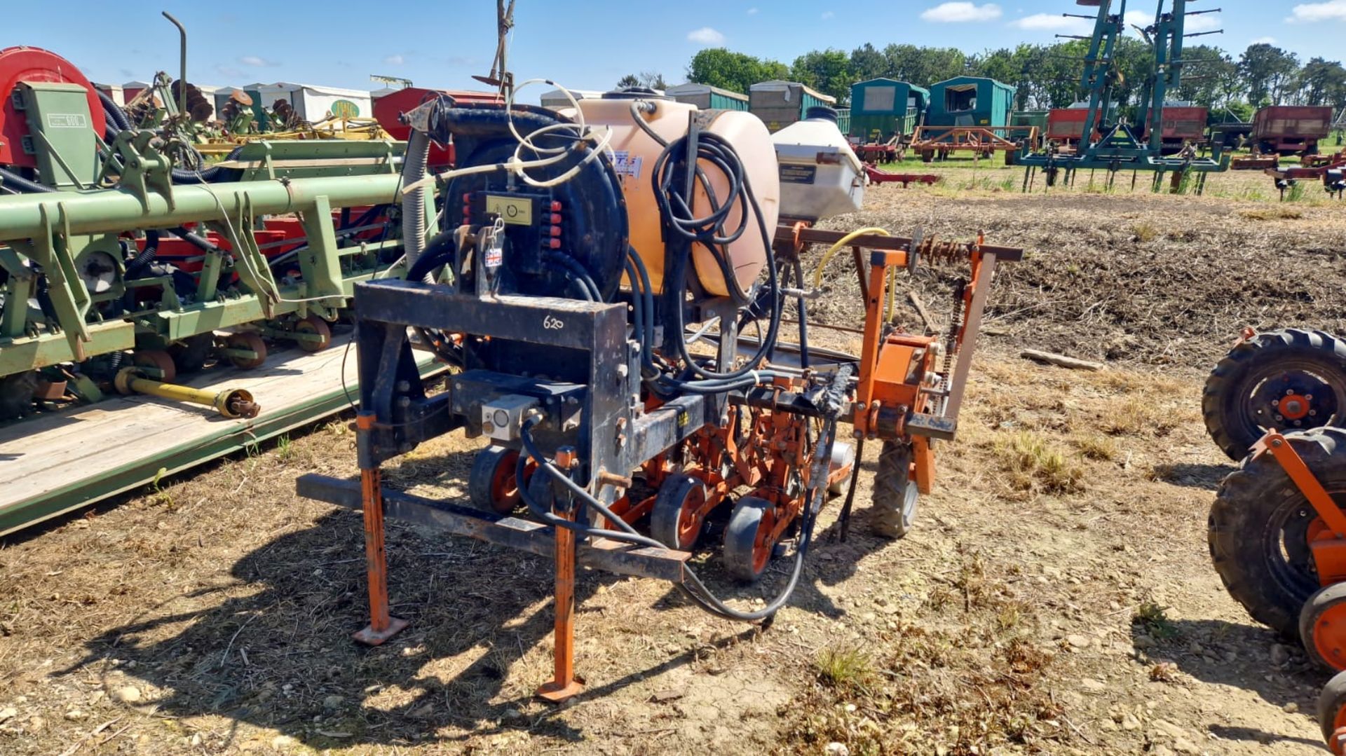 Stanhay Webb Singulaire 785 - 5 row drill with granular applicator and Team spray tank