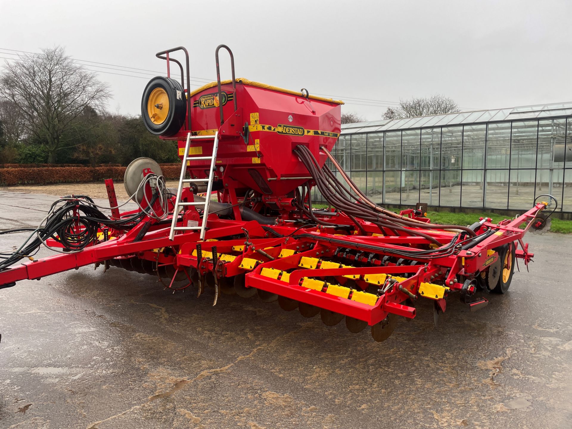 (98) Vaderstad Rapid 600 F system disc 6m folding drill serial No 9188, control box & scales in