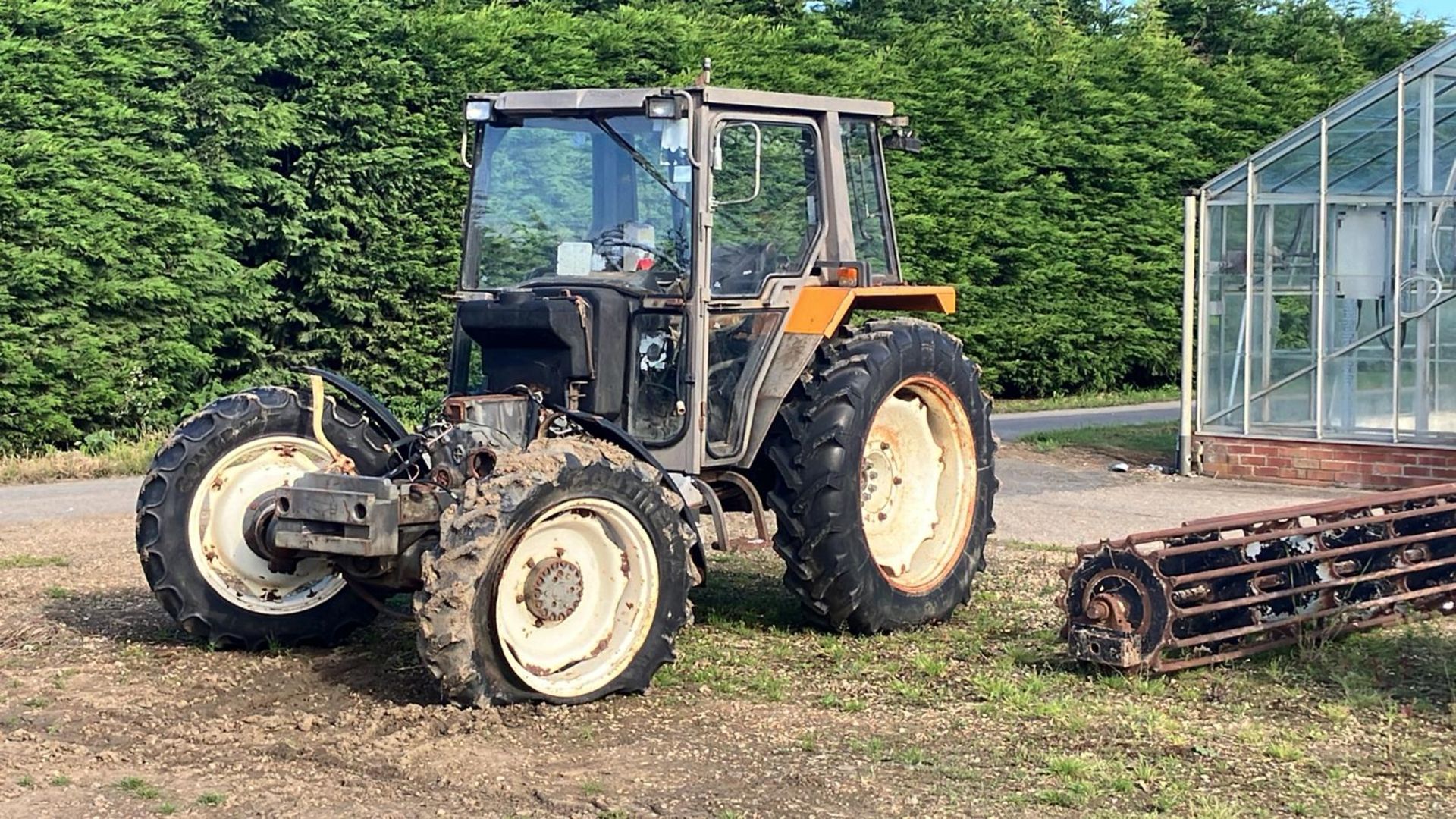 (90) Renault 4WD tractor for spares or repair Reg H227 JDO - nonrunner. Log book in office