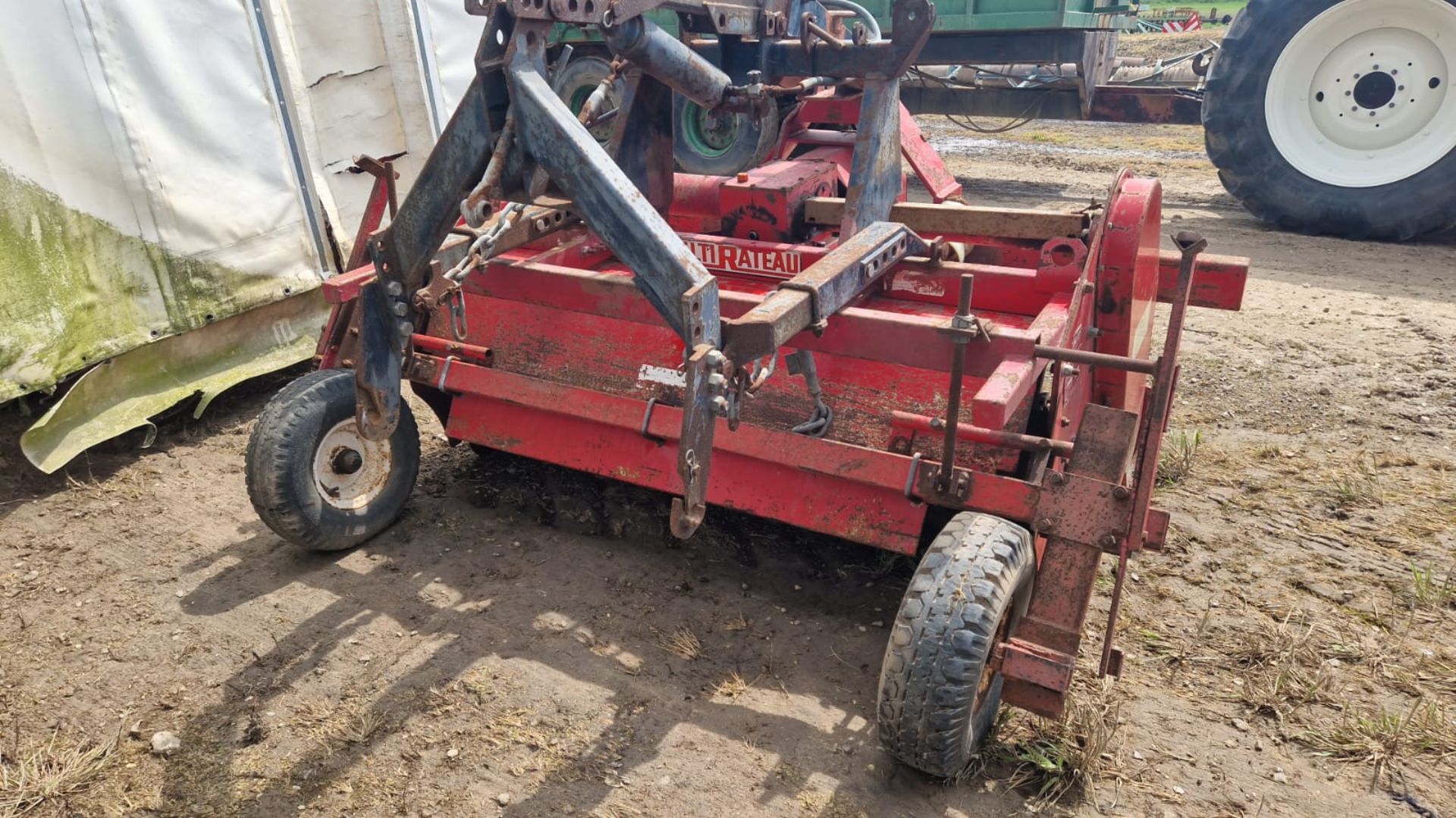 (94) Cultivateau fine tilth bed maker for onions with piggy back linkage Type GPC185 serial No - Image 2 of 2