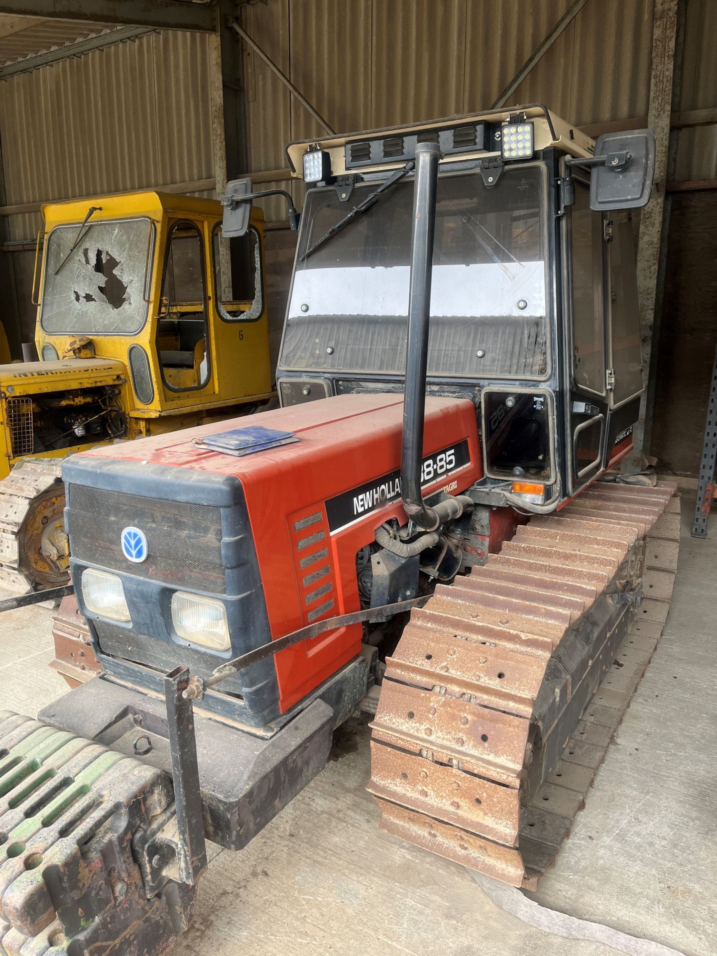 New Holland 88-85 FiatAgri steel tracked crawler, 390mm wide tracks, linkage arms, swinging drawbar, - Image 4 of 10