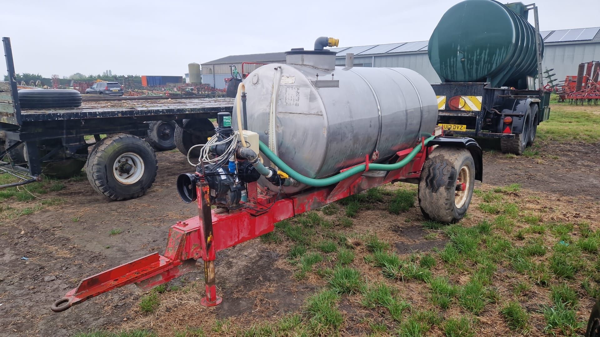 Stainless steel sprayer tank on single axle trailer with PTO pump - Image 2 of 2