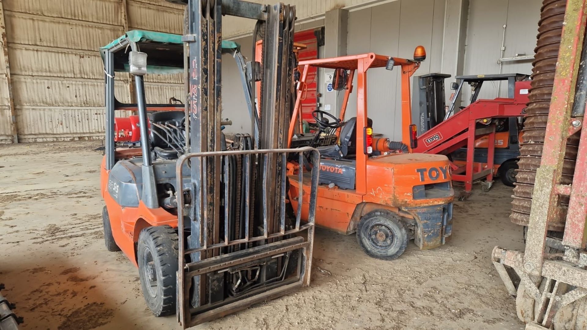 Toyota 25 gas forklift, side shift, 3 stage mast, Model 42-7FG25, serial No F8827 - non runner