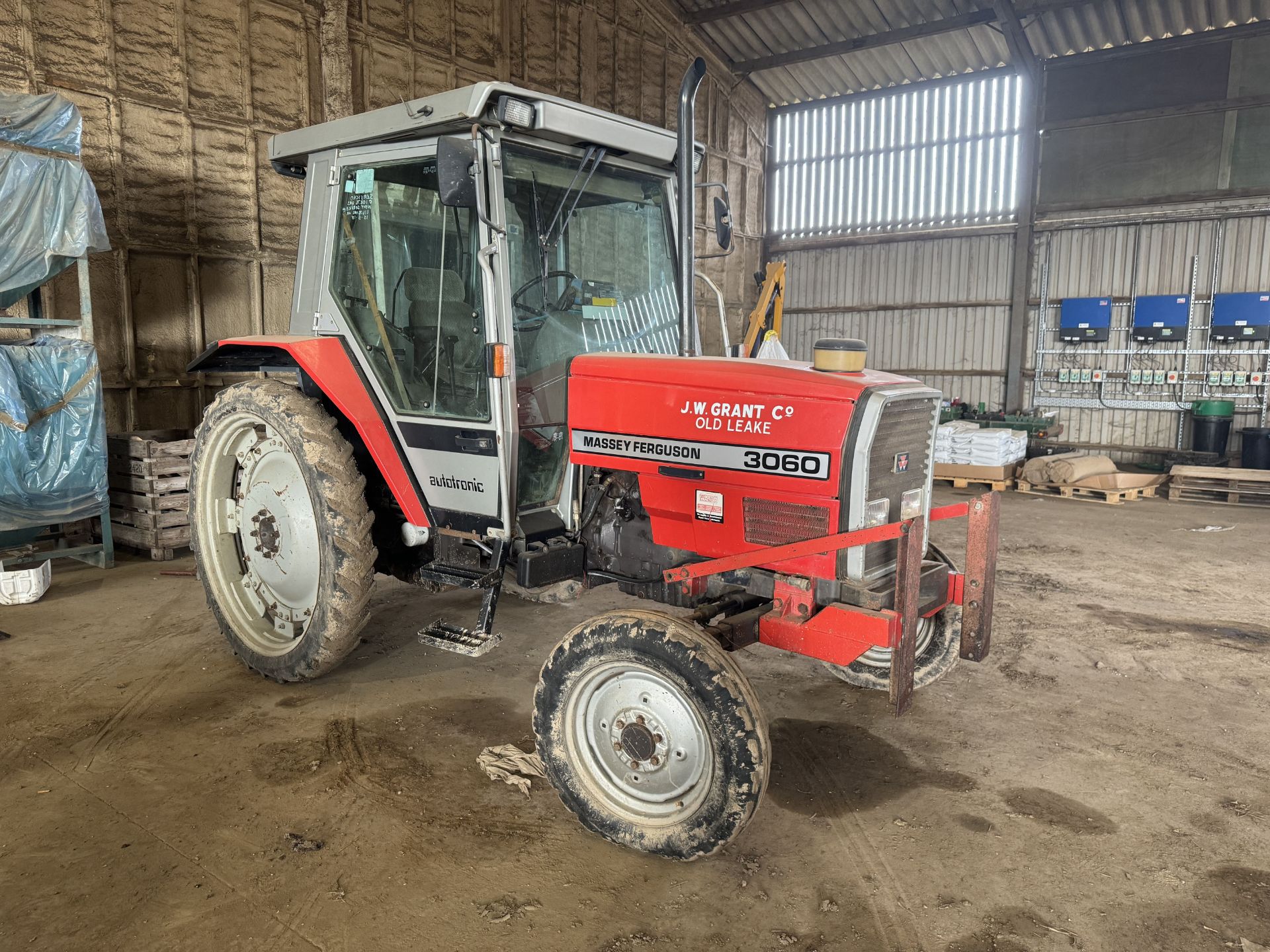 (93) Massey Ferguson 3060 autotronic 2WD tractor Goodyear 13.6 R38, 11,400 hrs, Reg L741 RCT - Image 2 of 3
