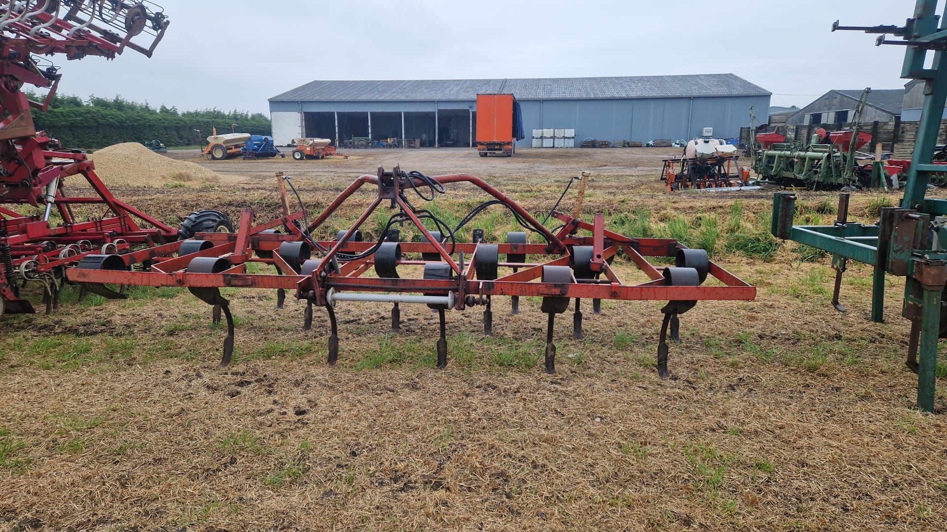 Kongskilde 4m hydraulic folding stubble cultivator