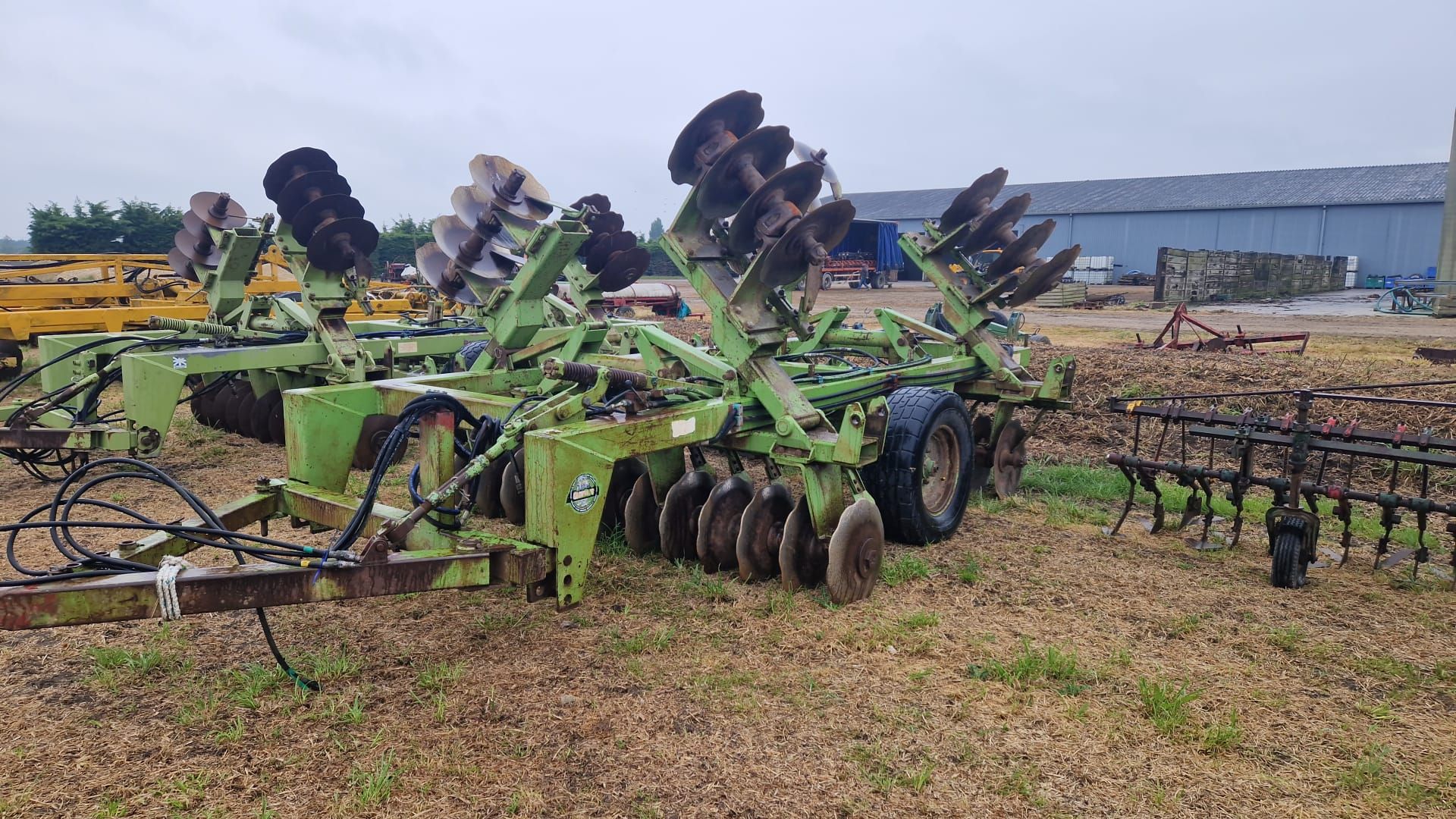 Dowdeswell 4.5m disc harrows, scalloped front and rear discs, hydraulic folding - Image 3 of 3