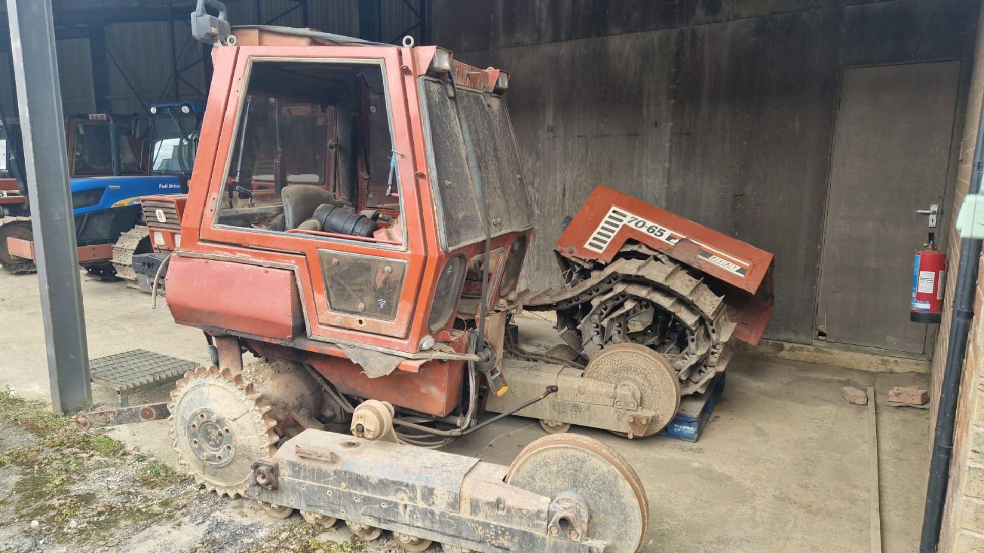 Fiat 70-65 for spares/repair, crawler tracks 390mm wide