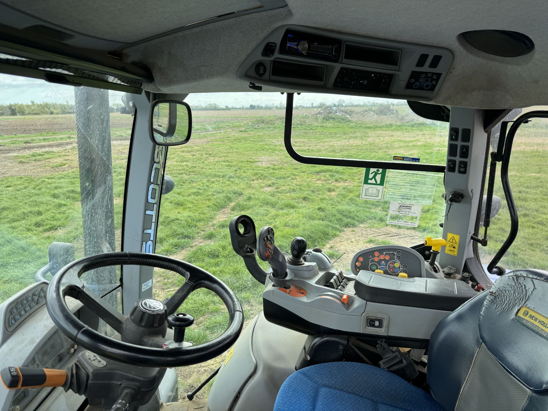 (14) New Holland T7.210 4WD Auto Command 50K - Image 4 of 5