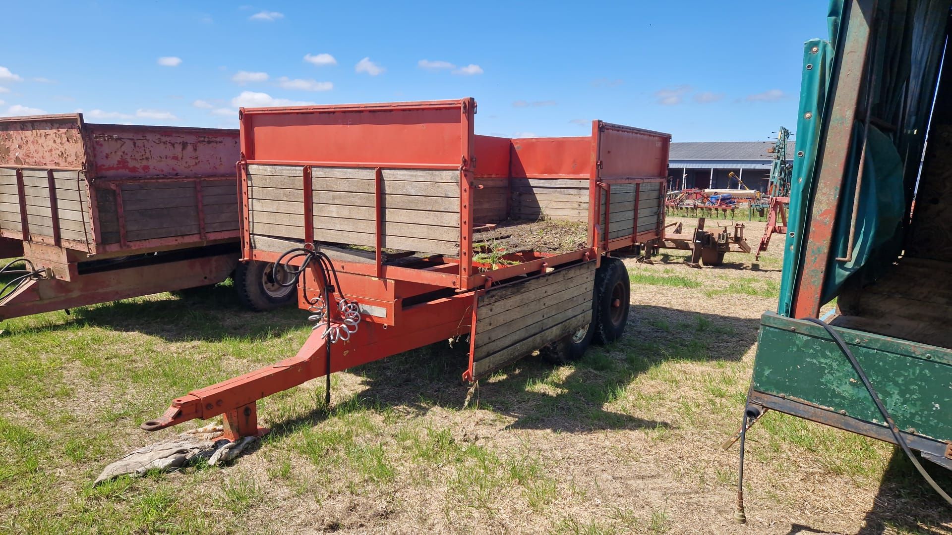 Pettit 8T dual axle flat deck tipping trailer, screw jack