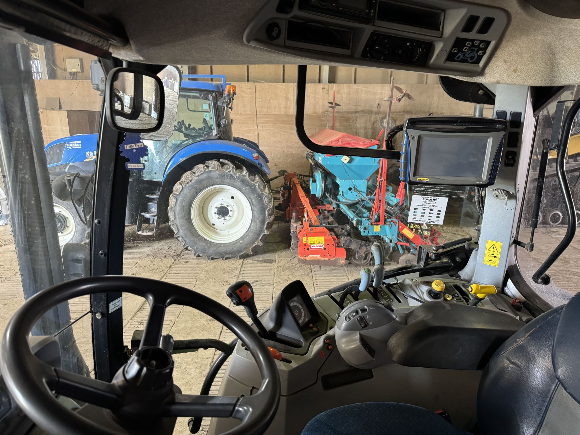 (13) New Holland T6.160 4WD 40k, front suspension and front linkage, cab suspension, front - Bild 2 aus 3