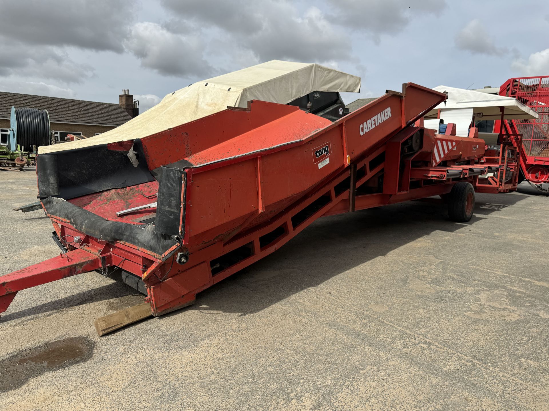 Tong caretaker grader with 3 screens, picking off table, canopy, serial No 934196 - Bild 2 aus 7