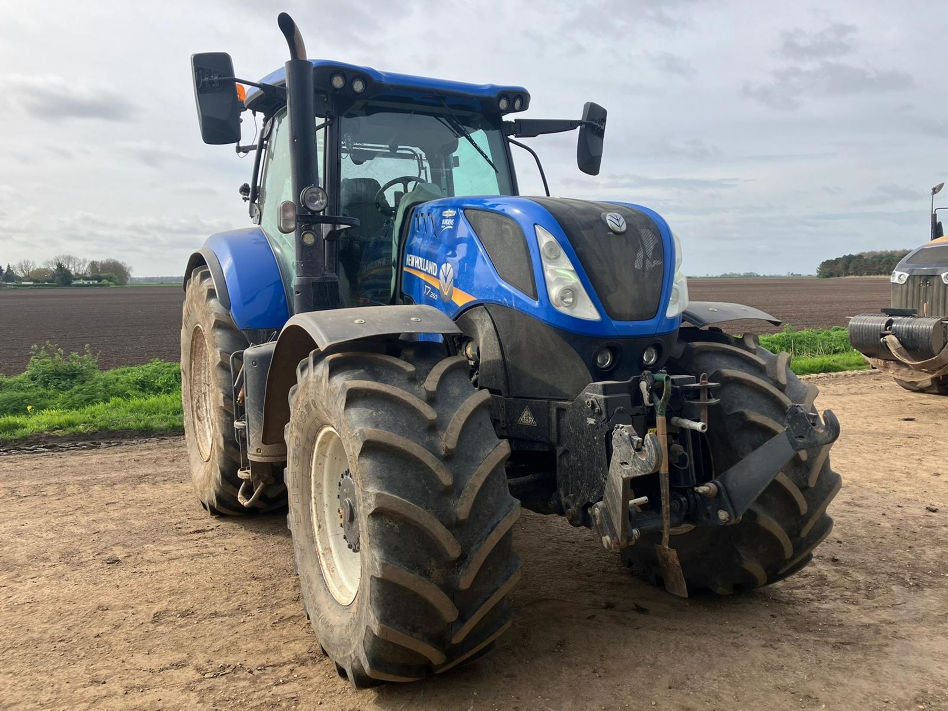 (18) New Holland T7.260 4WD Auto Command 50k, front suspension, air brakes, front linkage, front - Image 4 of 5