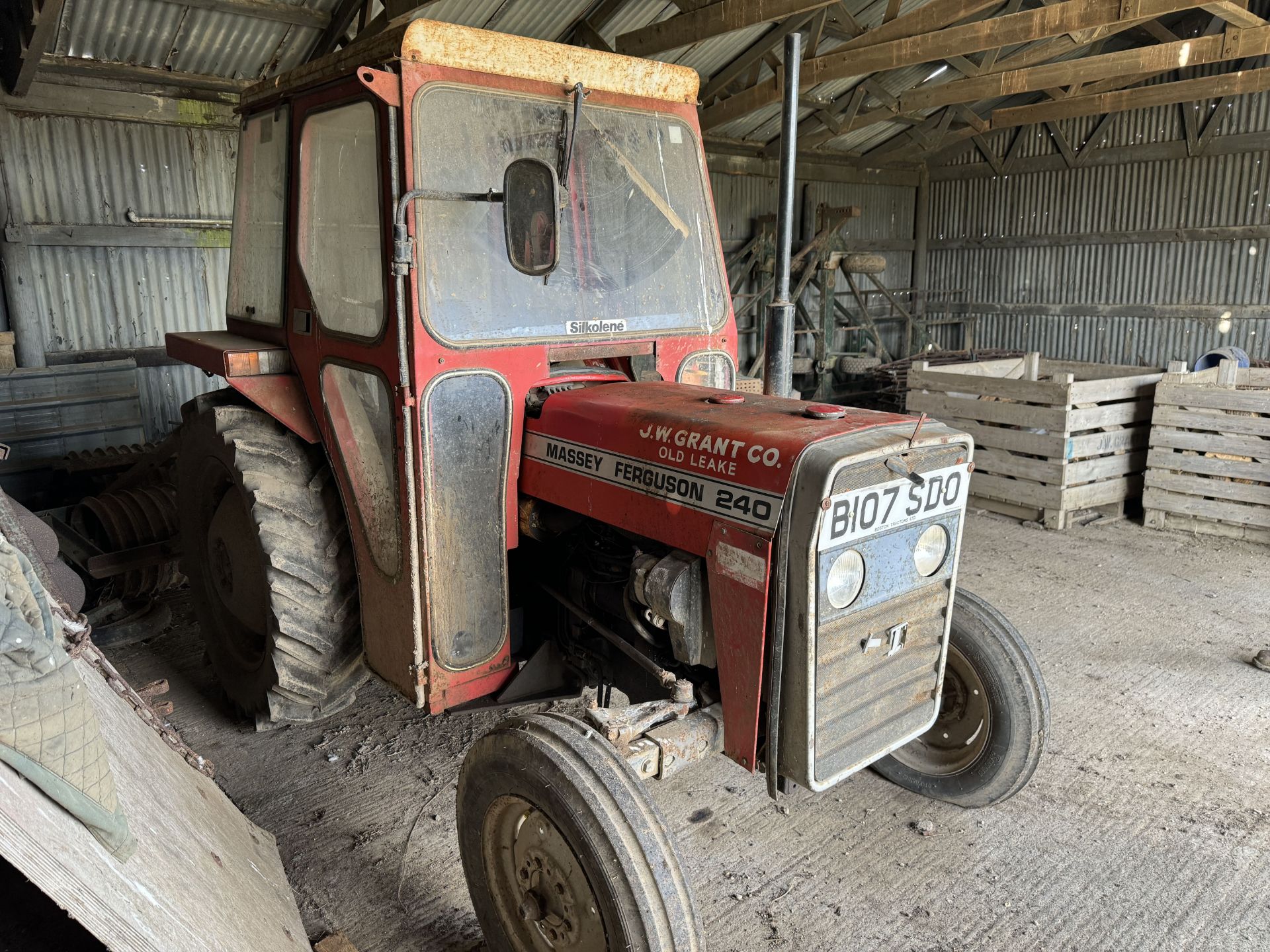 (84) Massey Ferguson 240 2WD tractor Power steering, Front tyres: 6.00-16 Rear tyres: 12.4 R28, 4, - Image 2 of 2