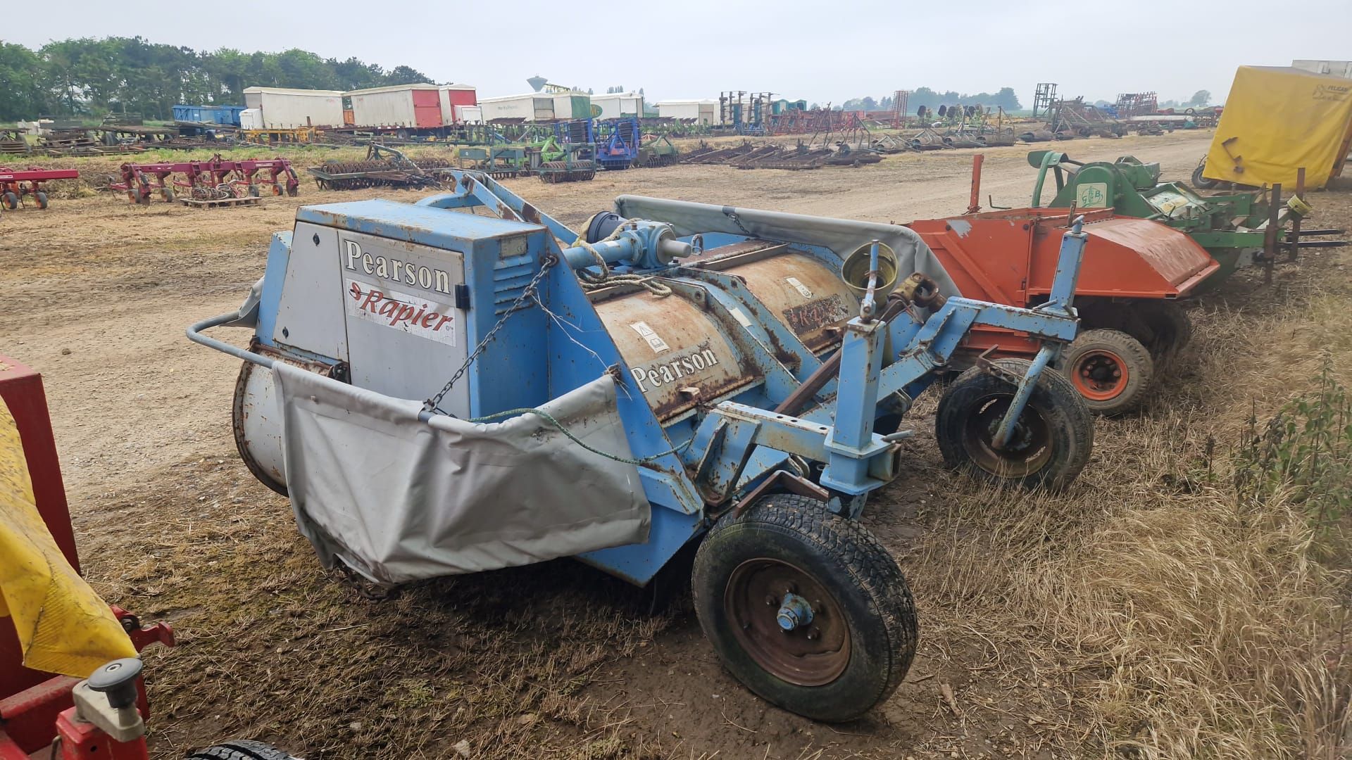 Pearson Rapier front mounted 2 row potato topper - Image 2 of 4