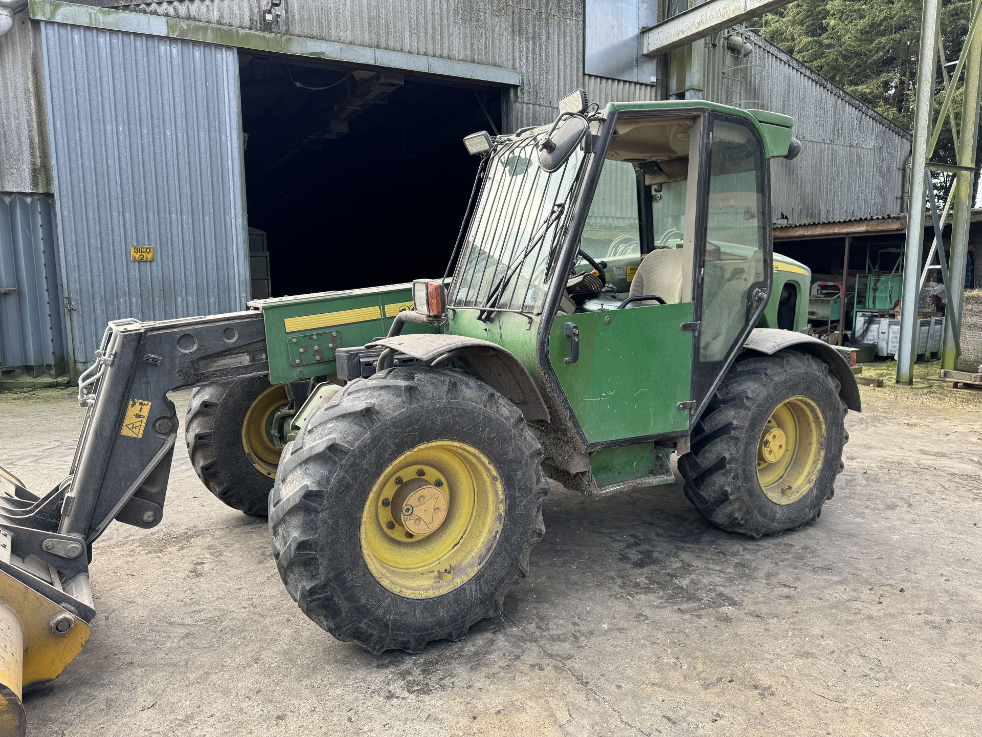 (04) John Deere 3215 telescopic handler, BXT 15.5/80-24 tyres, 8,263 hrs, Reg FX04 VFG, log book & - Image 2 of 2